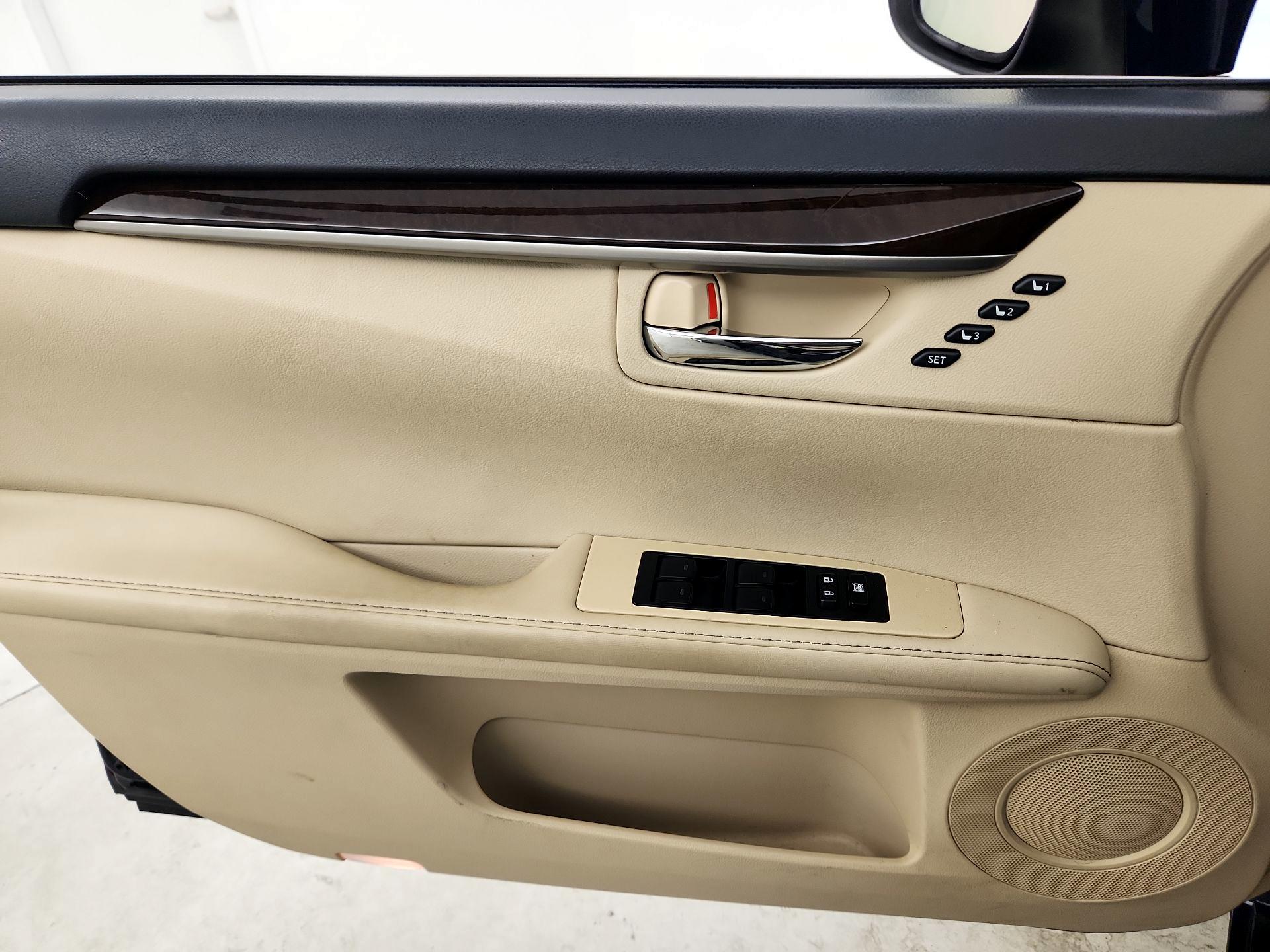 Thumbnail: 2014 Lexus ES - 12