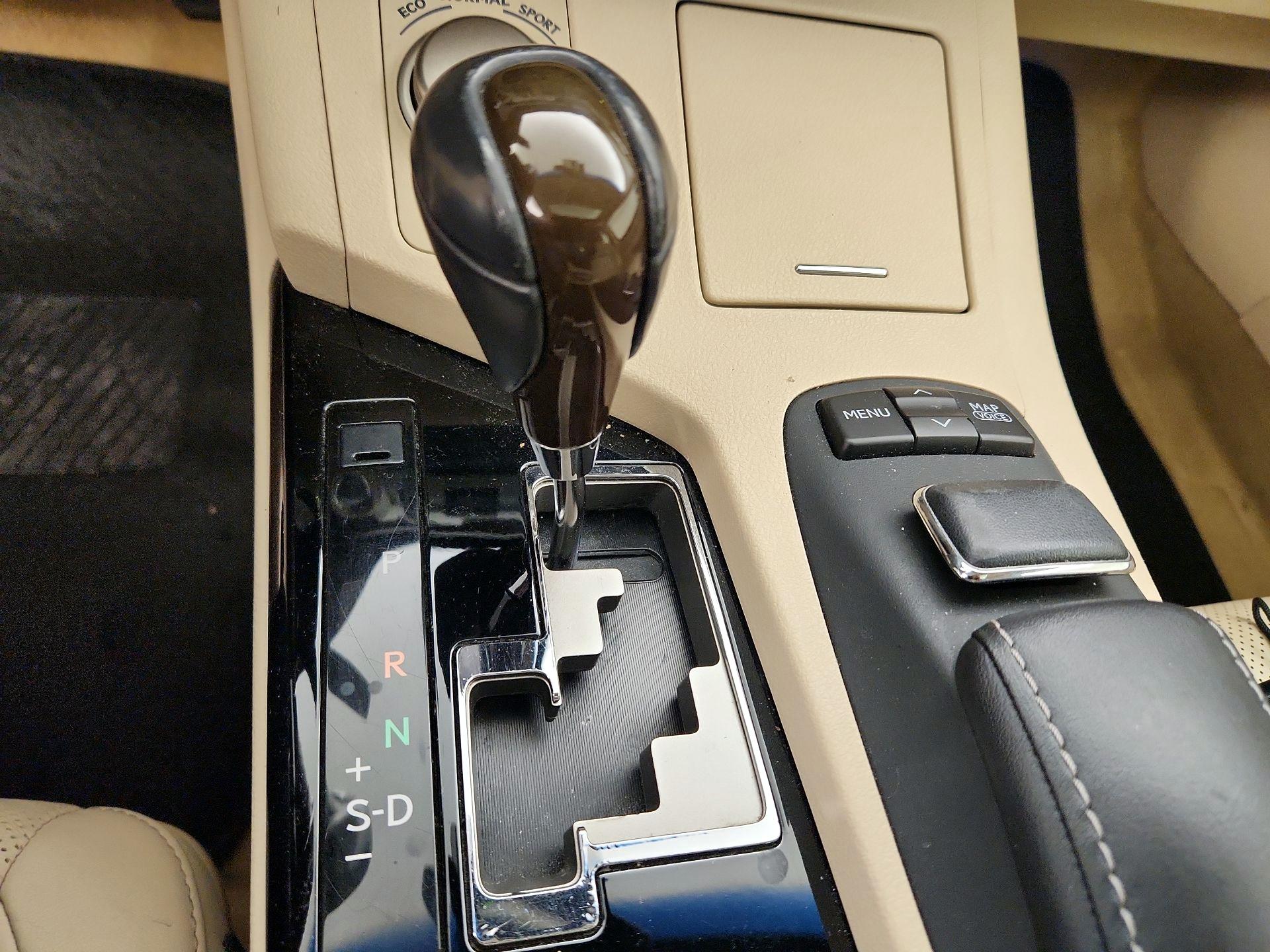 Thumbnail: 2014 Lexus ES - 18