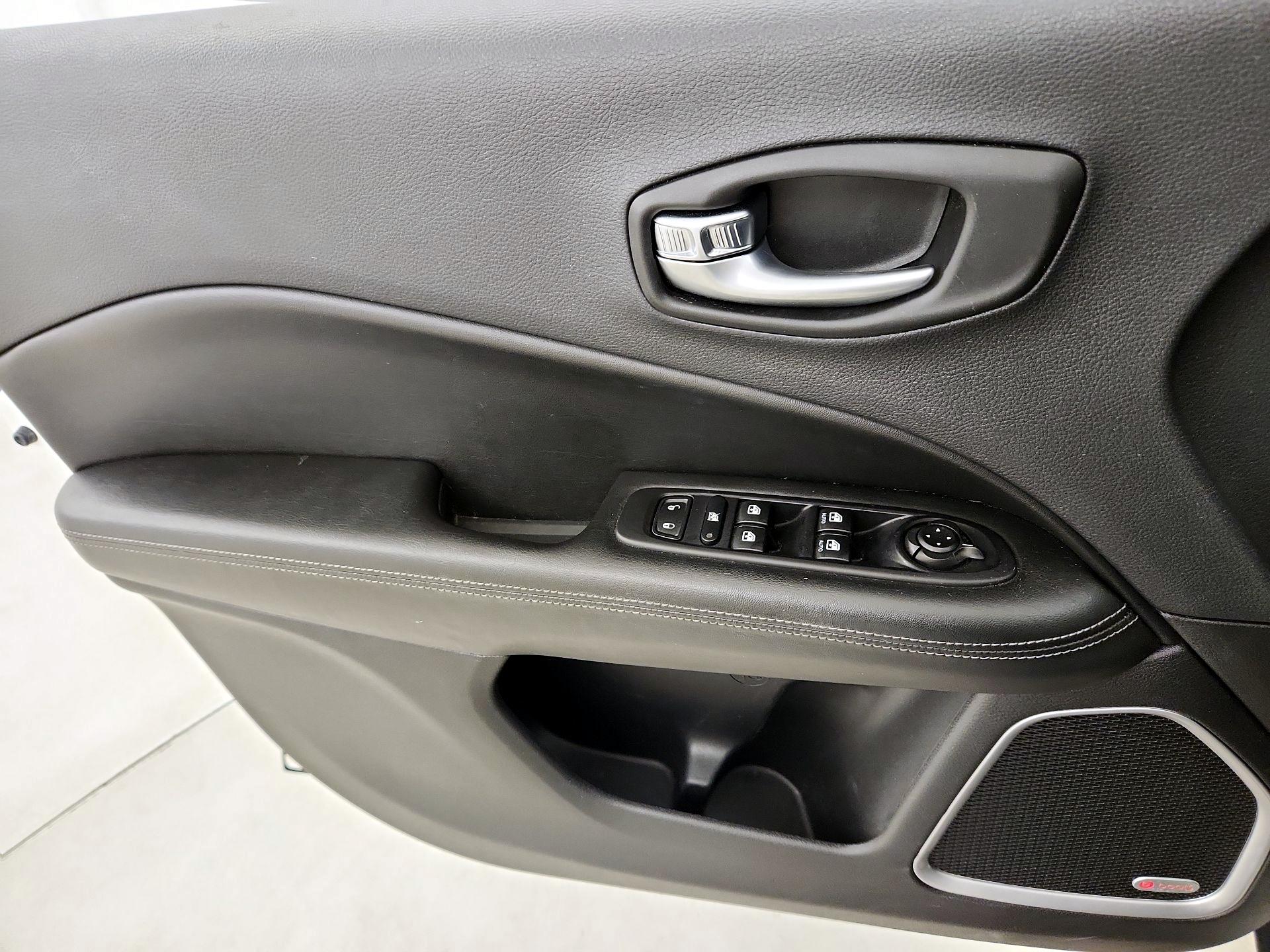 Thumbnail: 2019 Jeep Compass - 12