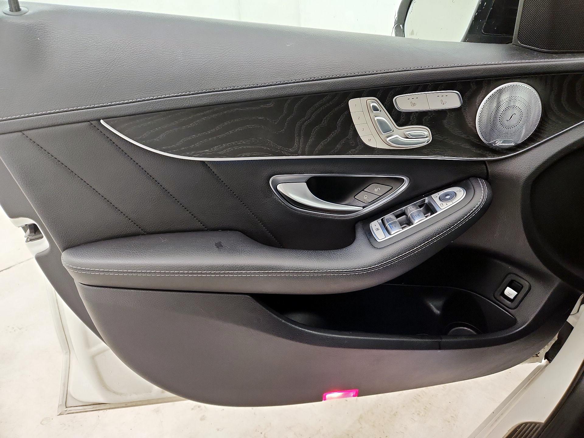 Thumbnail: 2016 Mercedes-Benz C-Class - 12