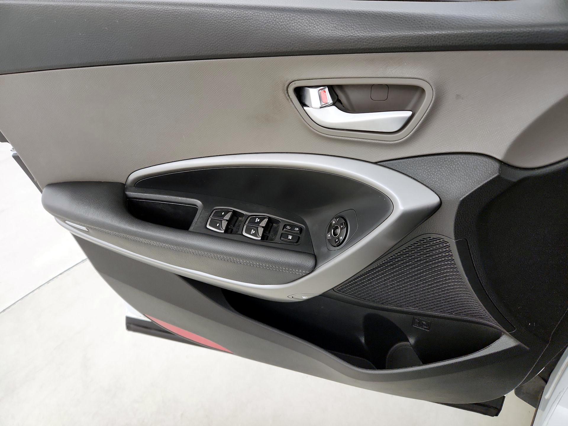 Thumbnail: 2018 Hyundai Santa Fe - 12