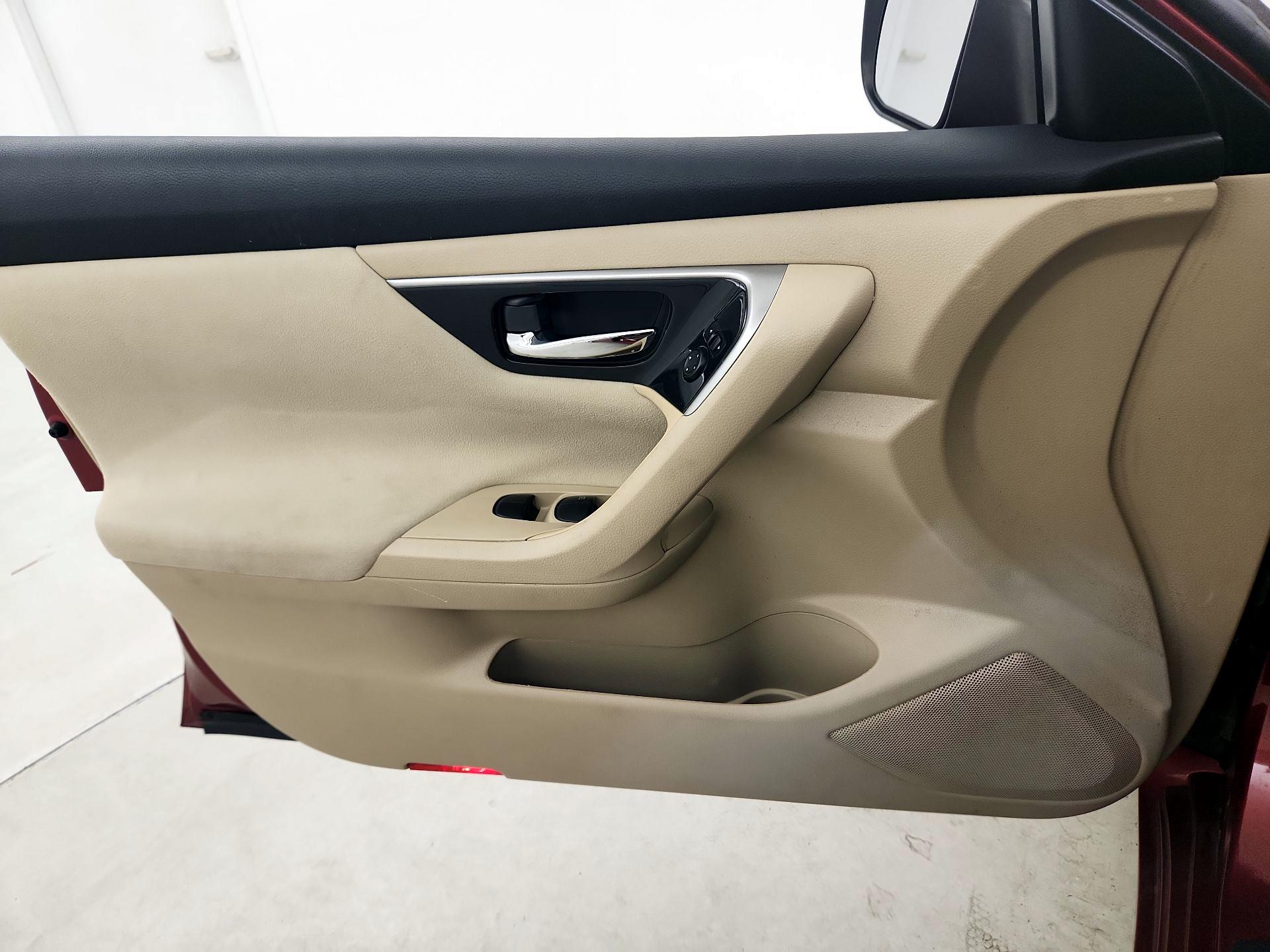 Thumbnail: 2014 Nissan Altima - 12