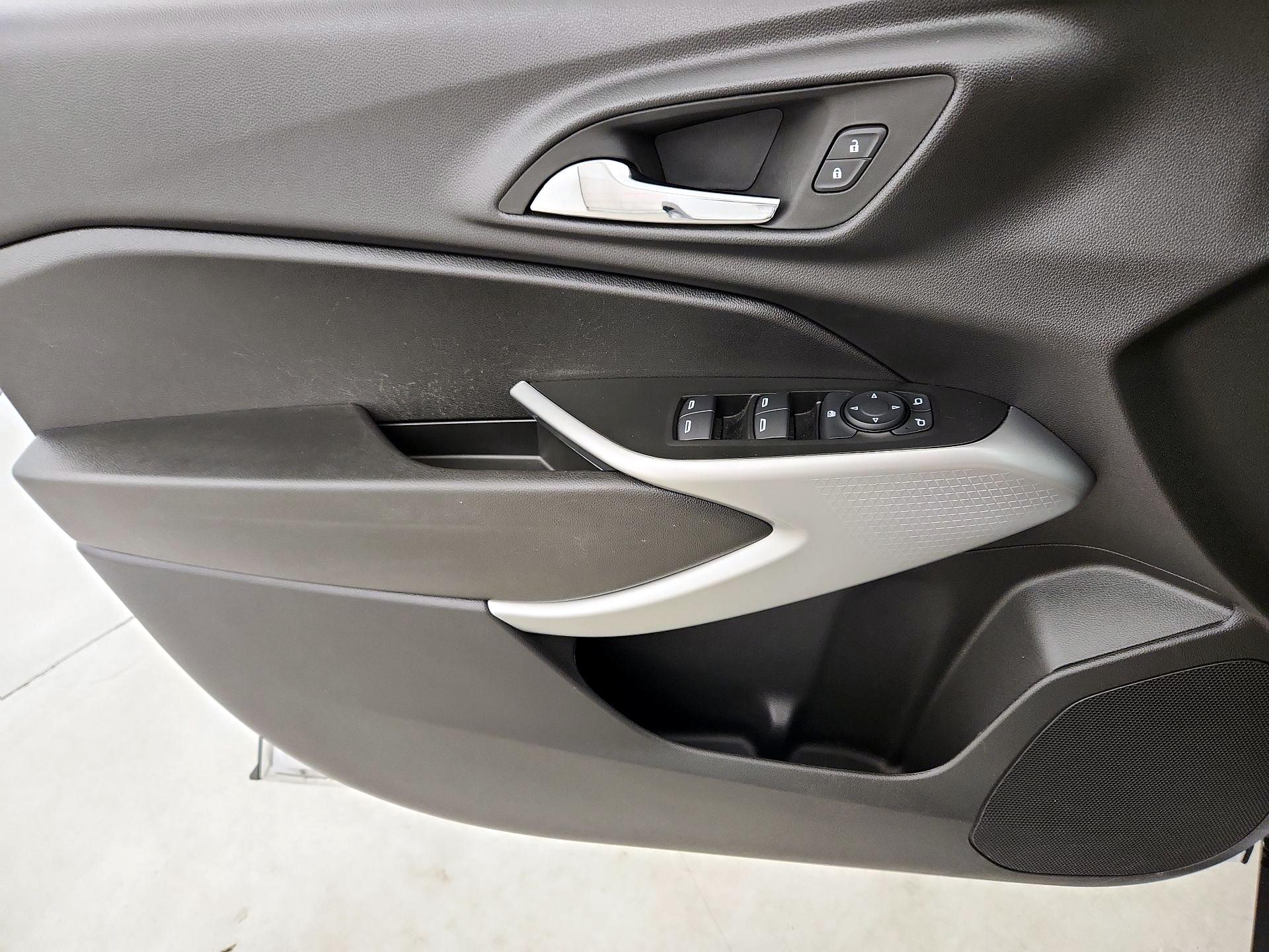 Thumbnail: 2025 Chevrolet Trax - 12