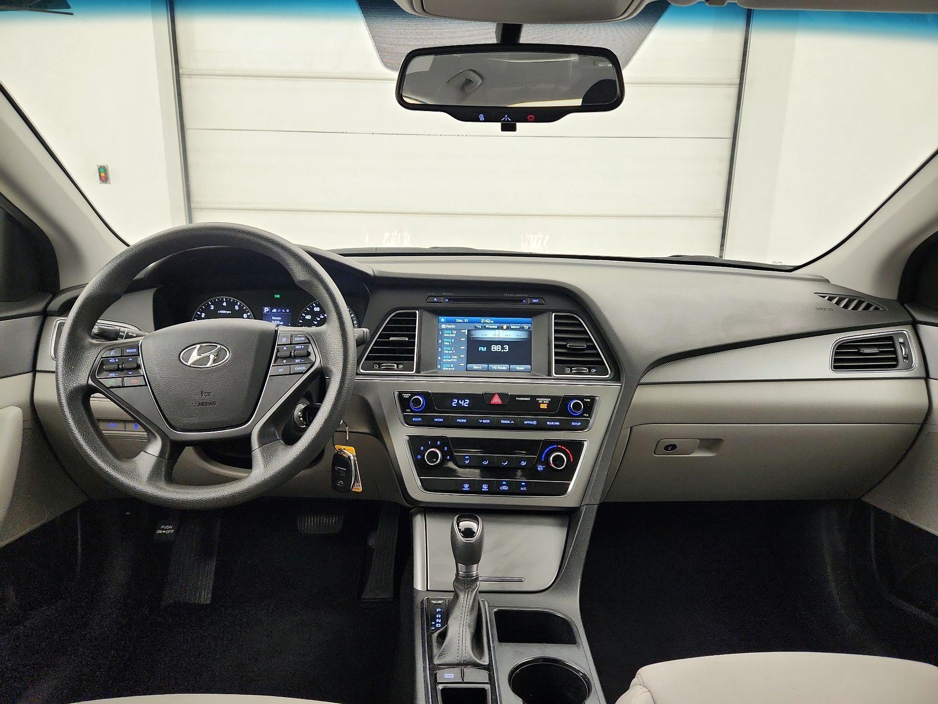 Thumbnail: 2016 Hyundai Sonata - 9