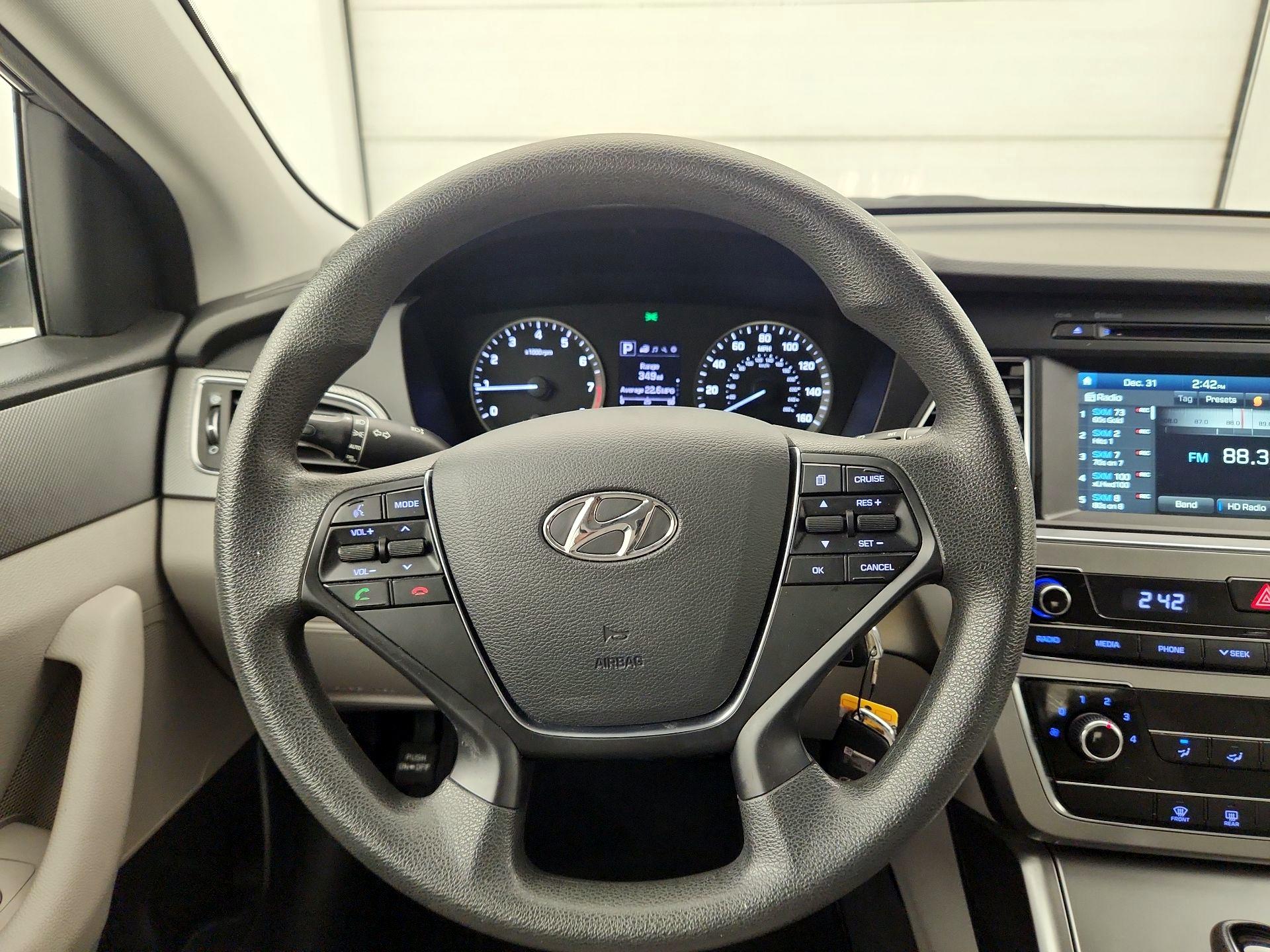 Thumbnail: 2016 Hyundai Sonata - 10