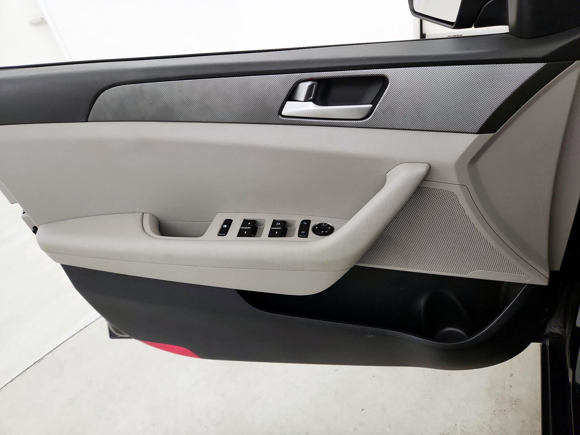 Thumbnail: 2016 Hyundai Sonata - 12