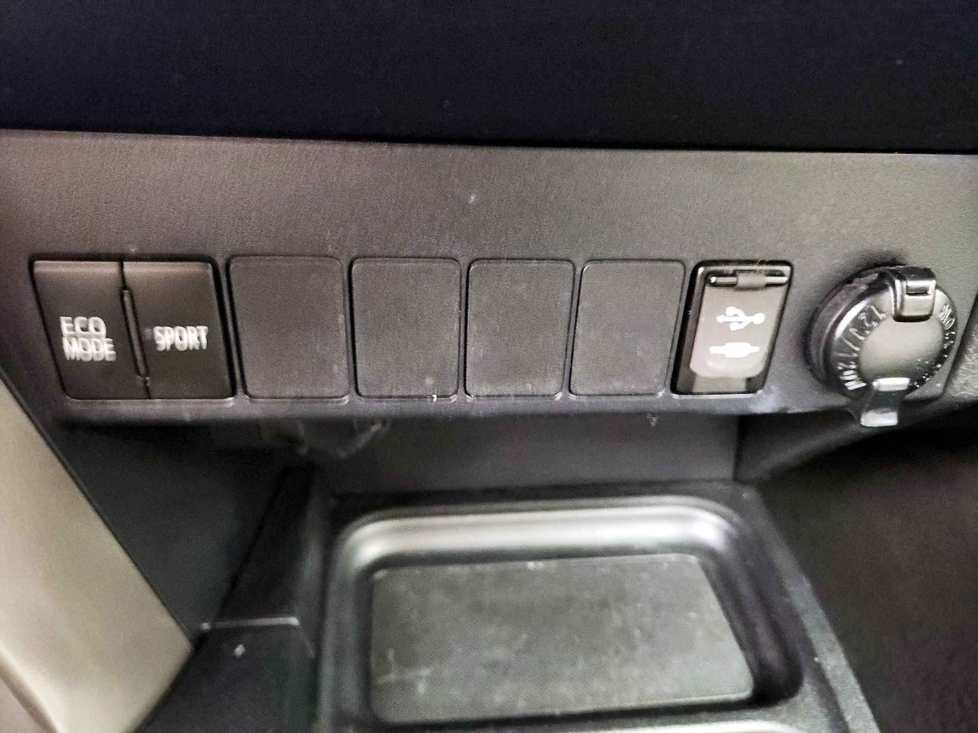 Thumbnail: 2018 Toyota RAV4 - 18