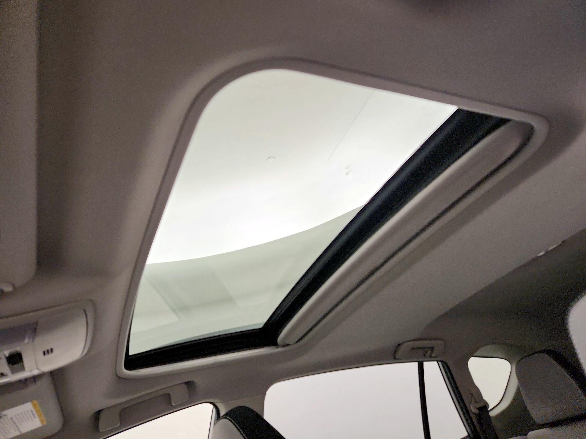 Thumbnail: 2018 Toyota RAV4 - 19