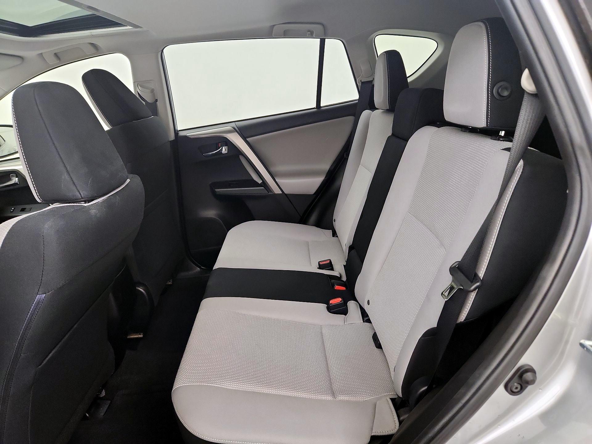 Thumbnail: 2018 Toyota RAV4 - 20