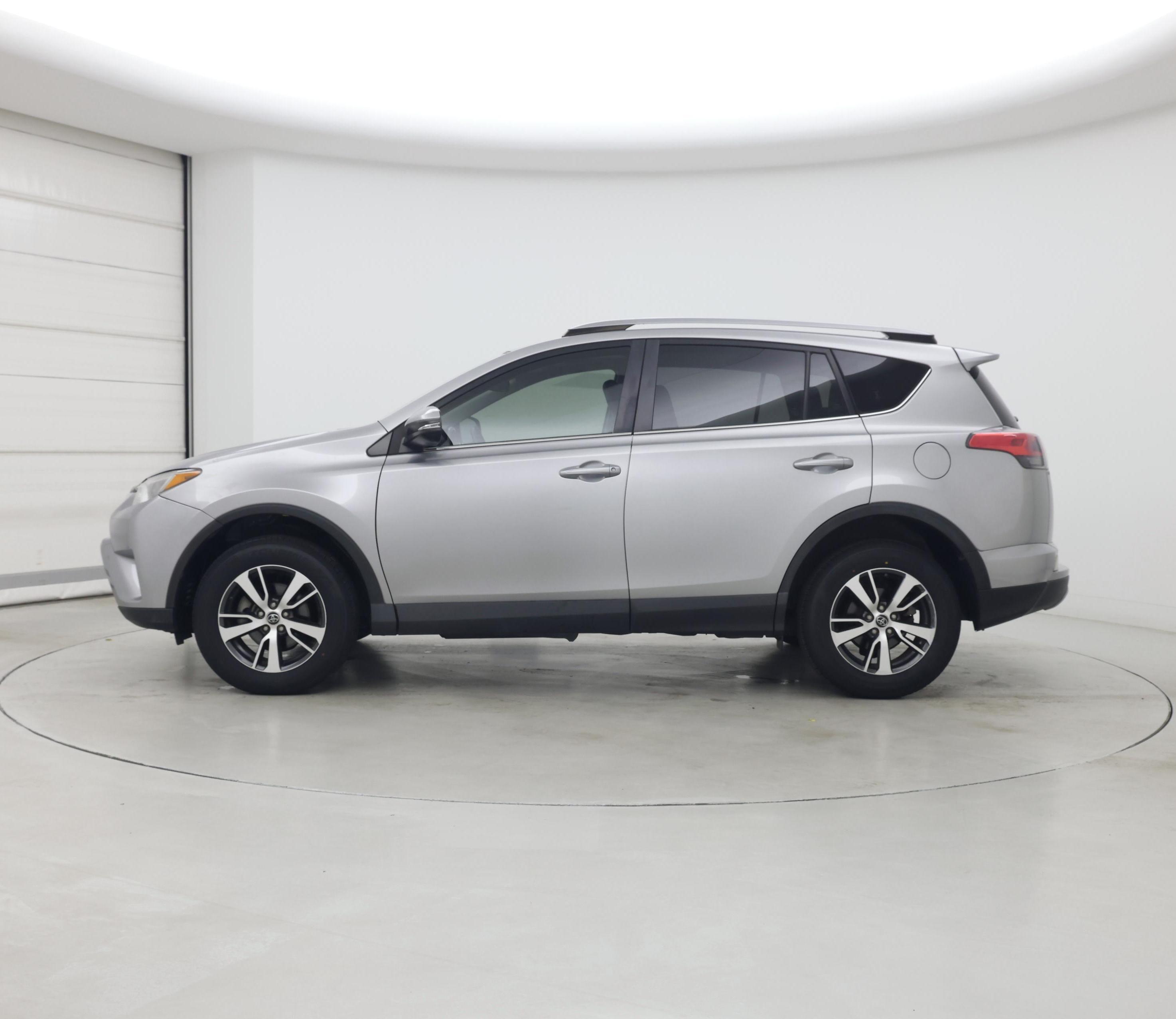 Thumbnail: 2018 Toyota RAV4 - 3