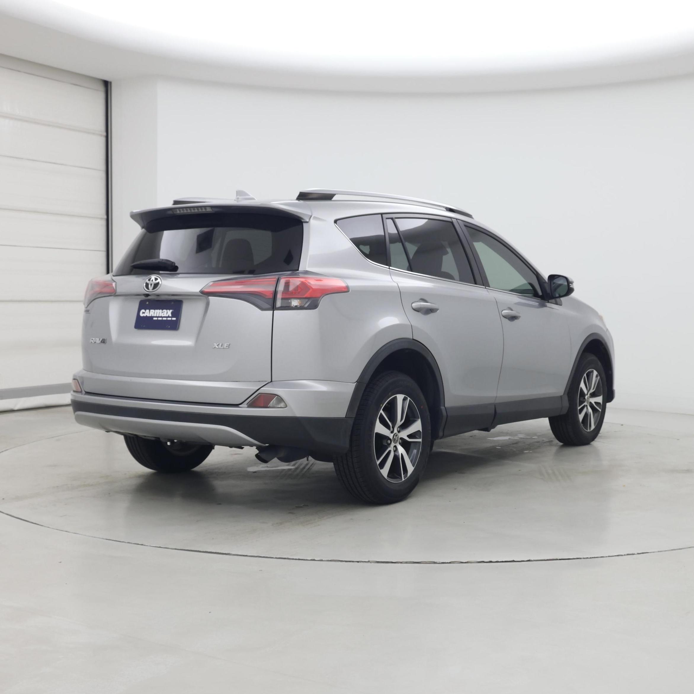 Thumbnail: 2018 Toyota RAV4 - 8