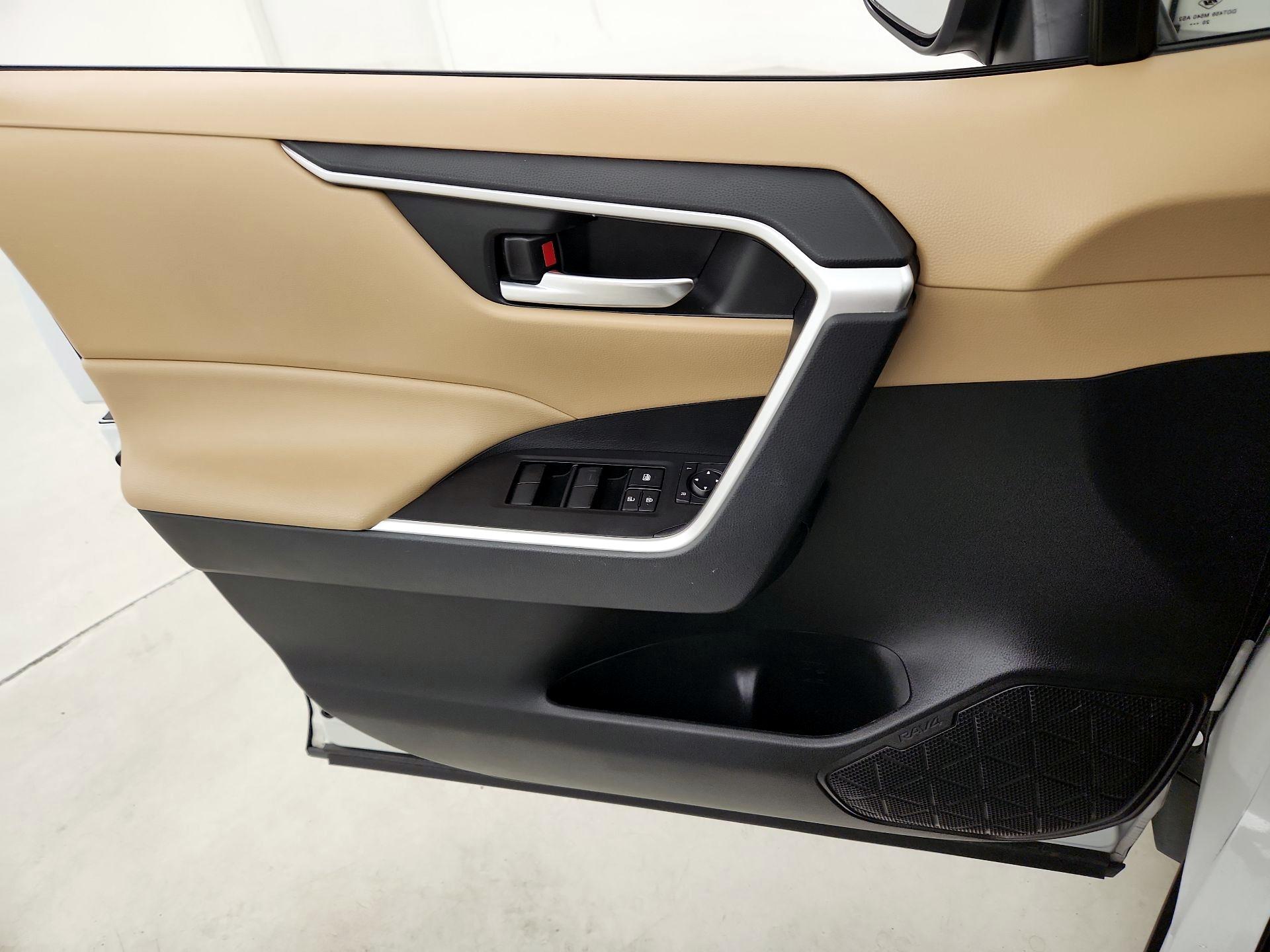 Thumbnail: 2021 Toyota RAV4 - 12