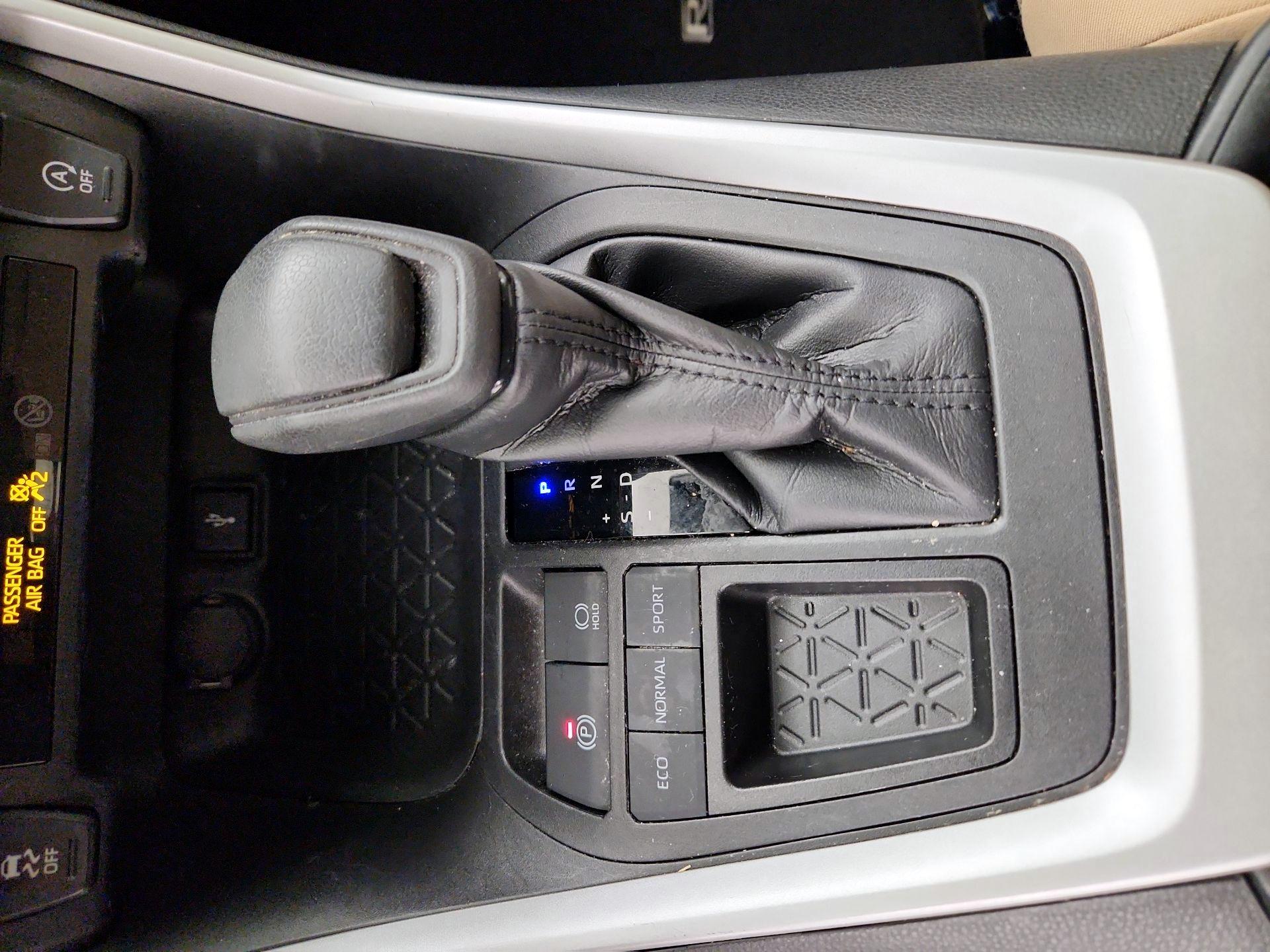 Thumbnail: 2021 Toyota RAV4 - 17