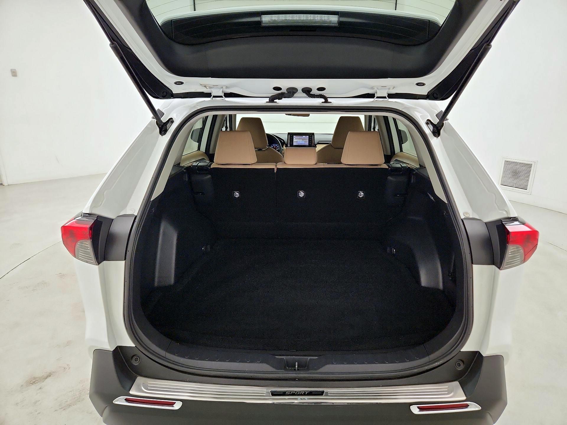 Thumbnail: 2021 Toyota RAV4 - 20