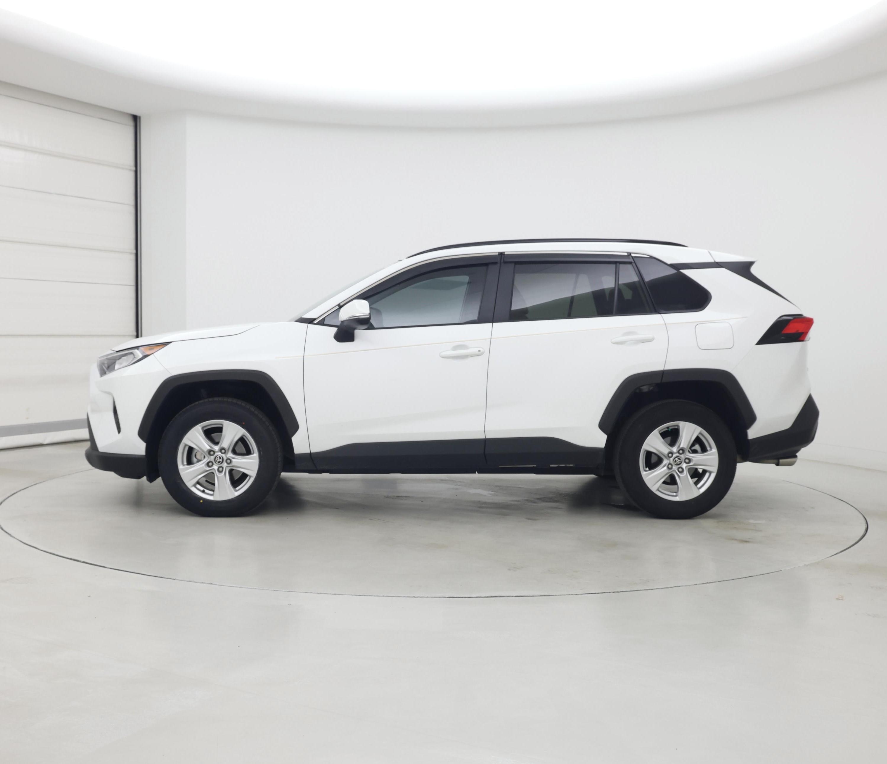 Thumbnail: 2021 Toyota RAV4 - 3