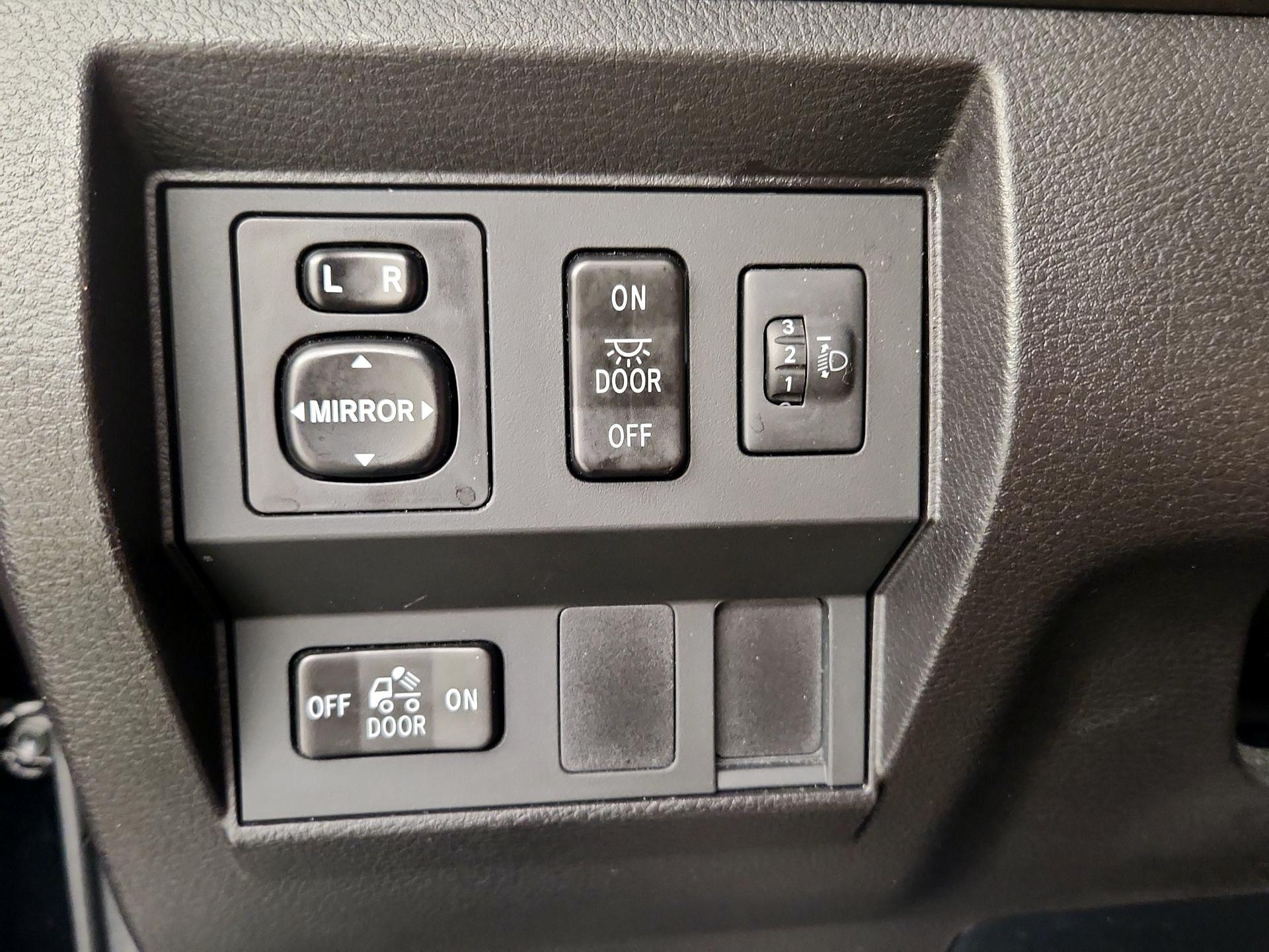 Thumbnail: 2015 Toyota Tundra - 13