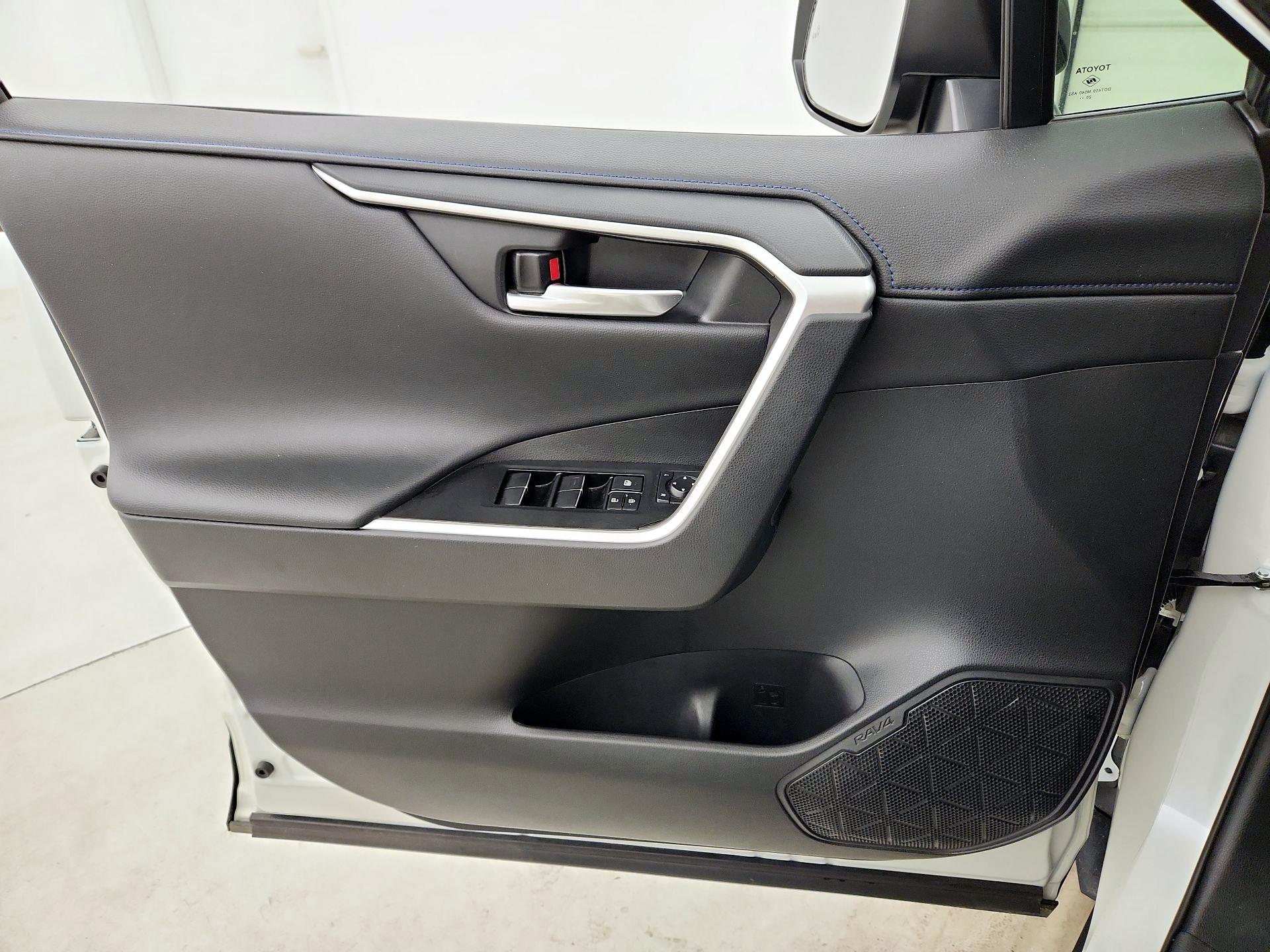 Thumbnail: 2021 Toyota RAV4 - 12