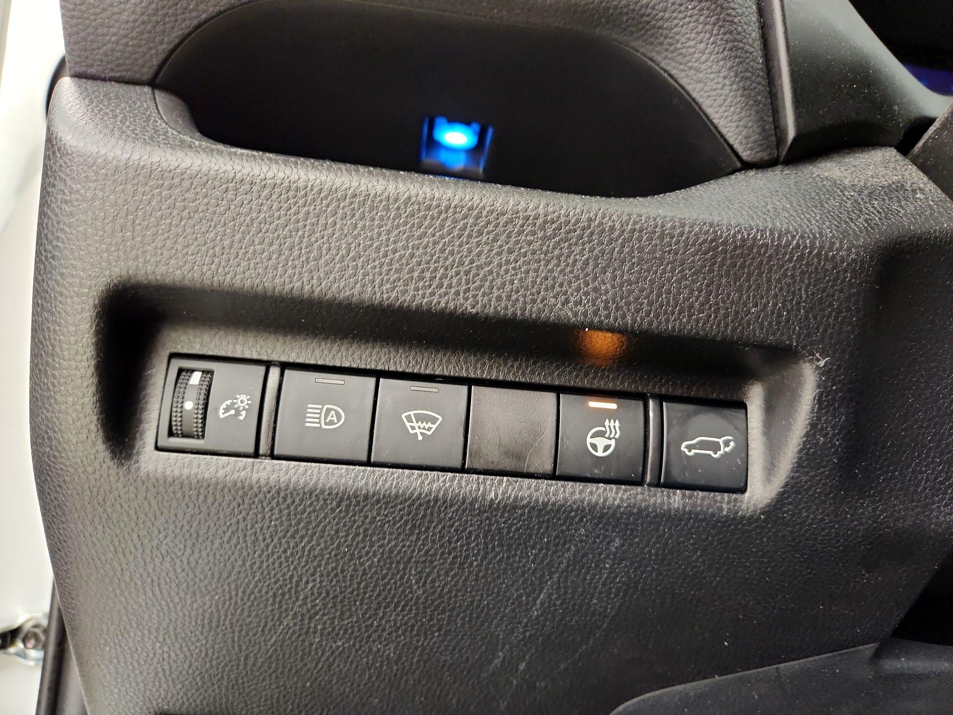 Thumbnail: 2021 Toyota RAV4 - 13