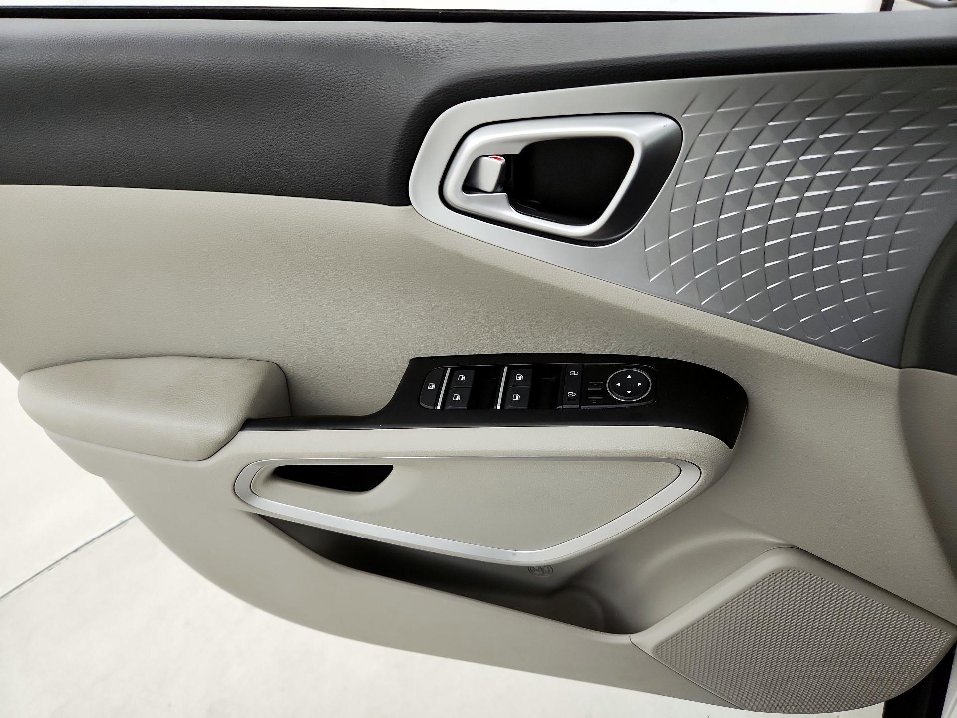 Thumbnail: 2020 Kia Soul - 12