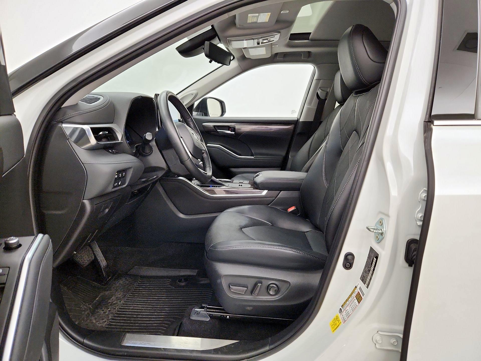 Thumbnail: 2023 Toyota Highlander - 11