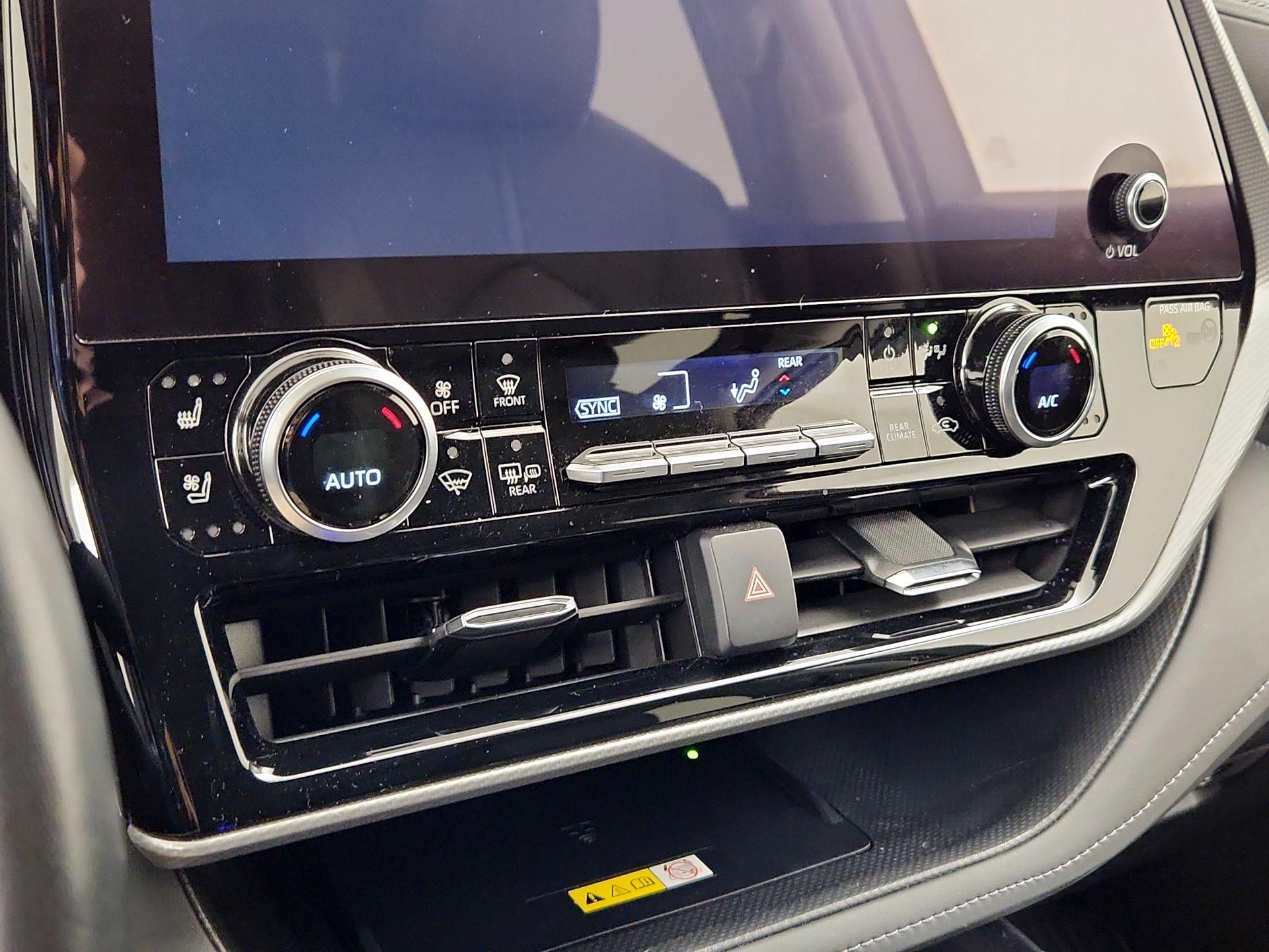 Thumbnail: 2023 Toyota Highlander - 16