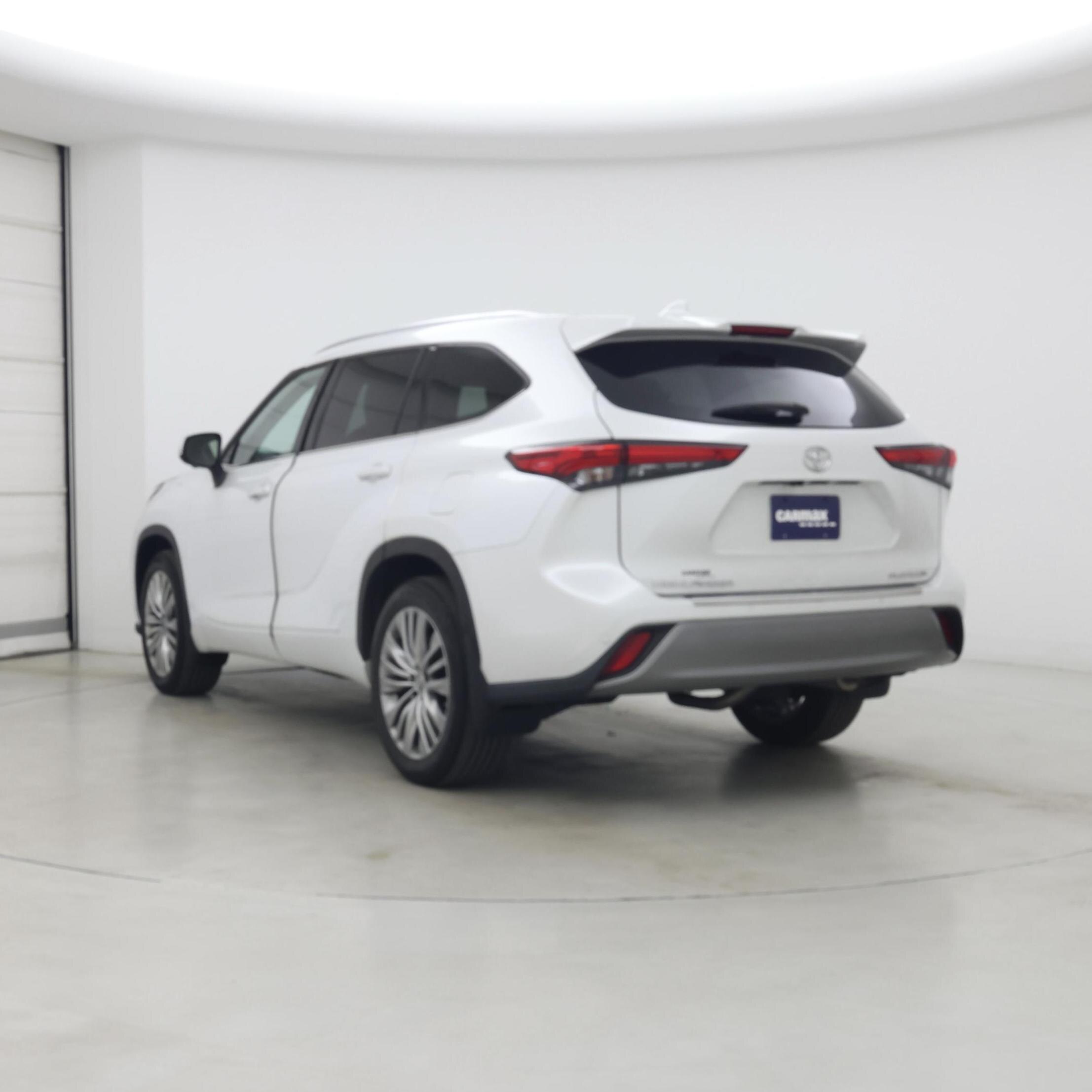 Thumbnail: 2023 Toyota Highlander - 2