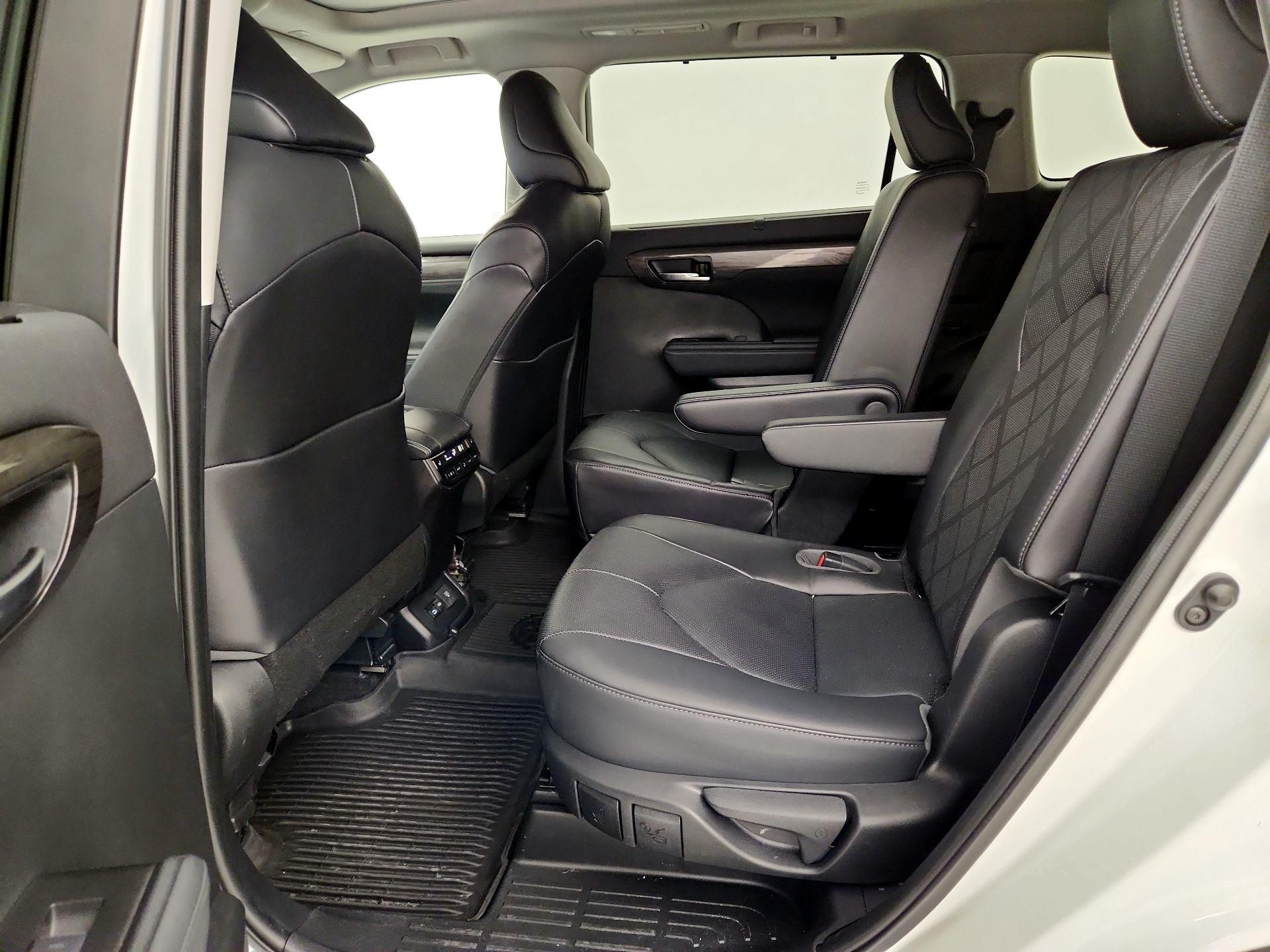 Thumbnail: 2023 Toyota Highlander - 20