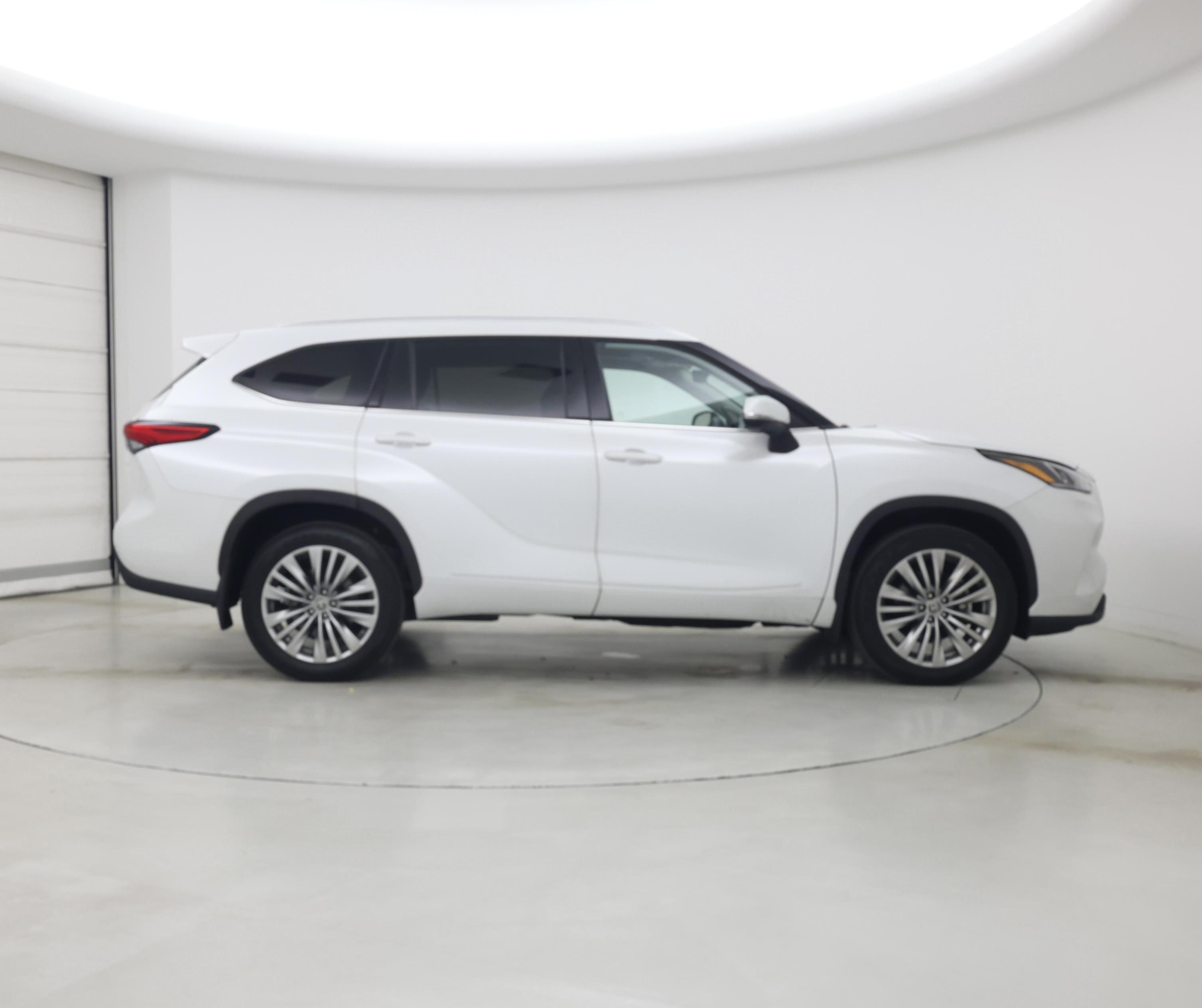 Thumbnail: 2023 Toyota Highlander - 7