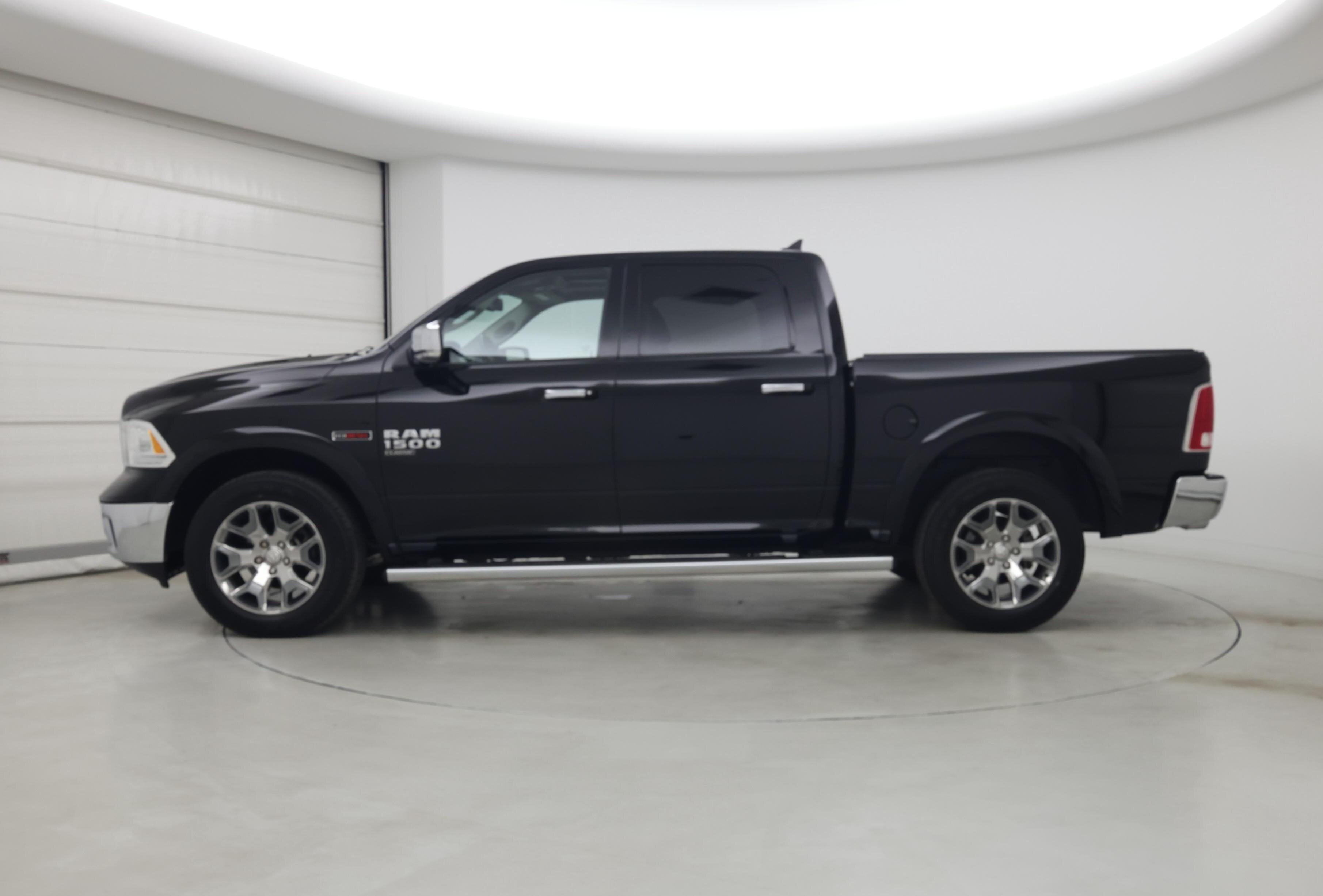 Thumbnail: 2019 RAM 1500 Classic - 3