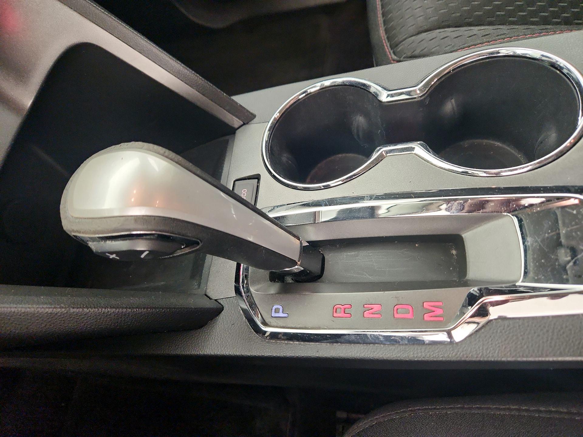 Thumbnail: 2015 GMC Terrain - 17