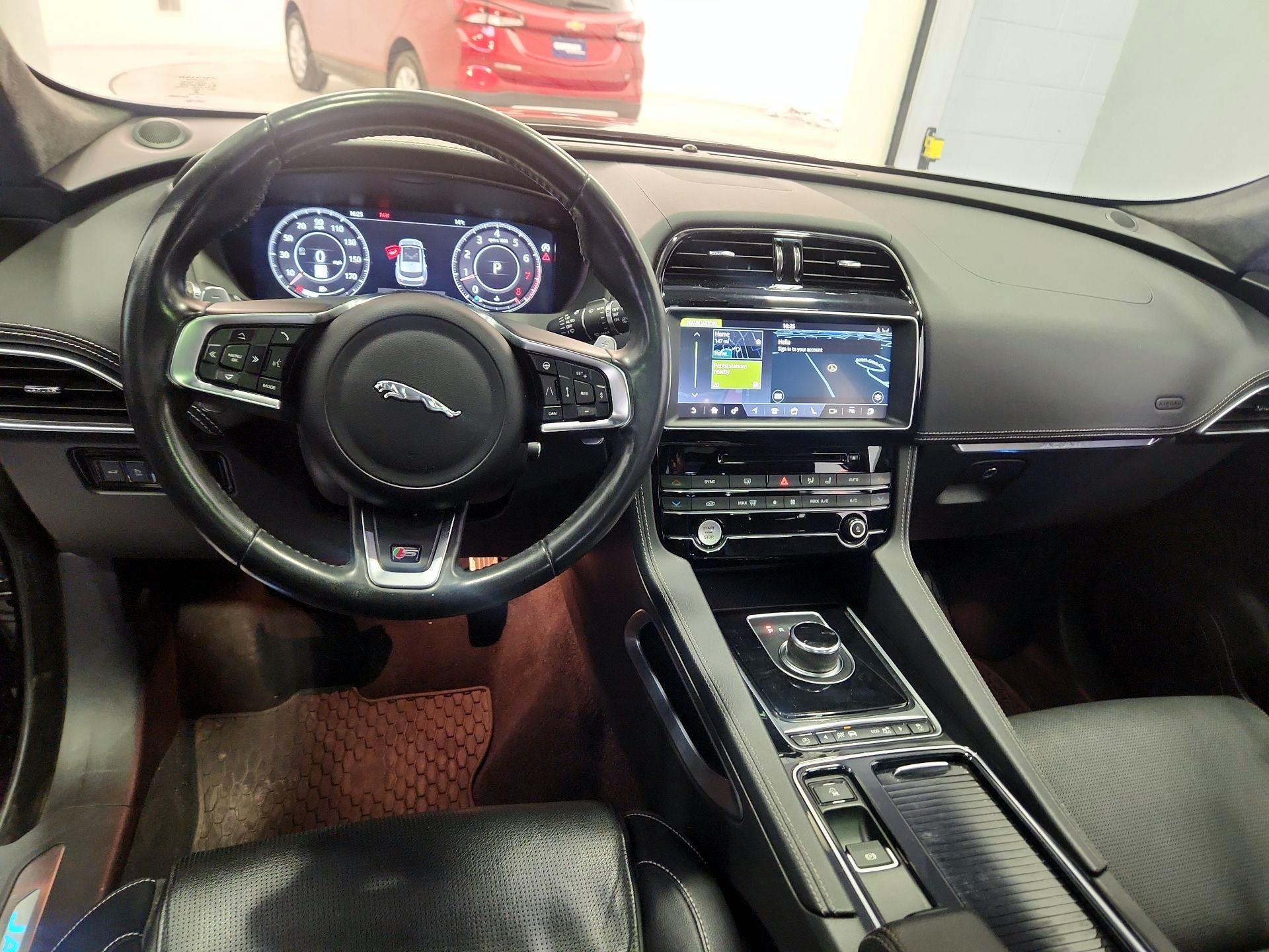 Thumbnail: 2019 Jaguar F-Pace - 9