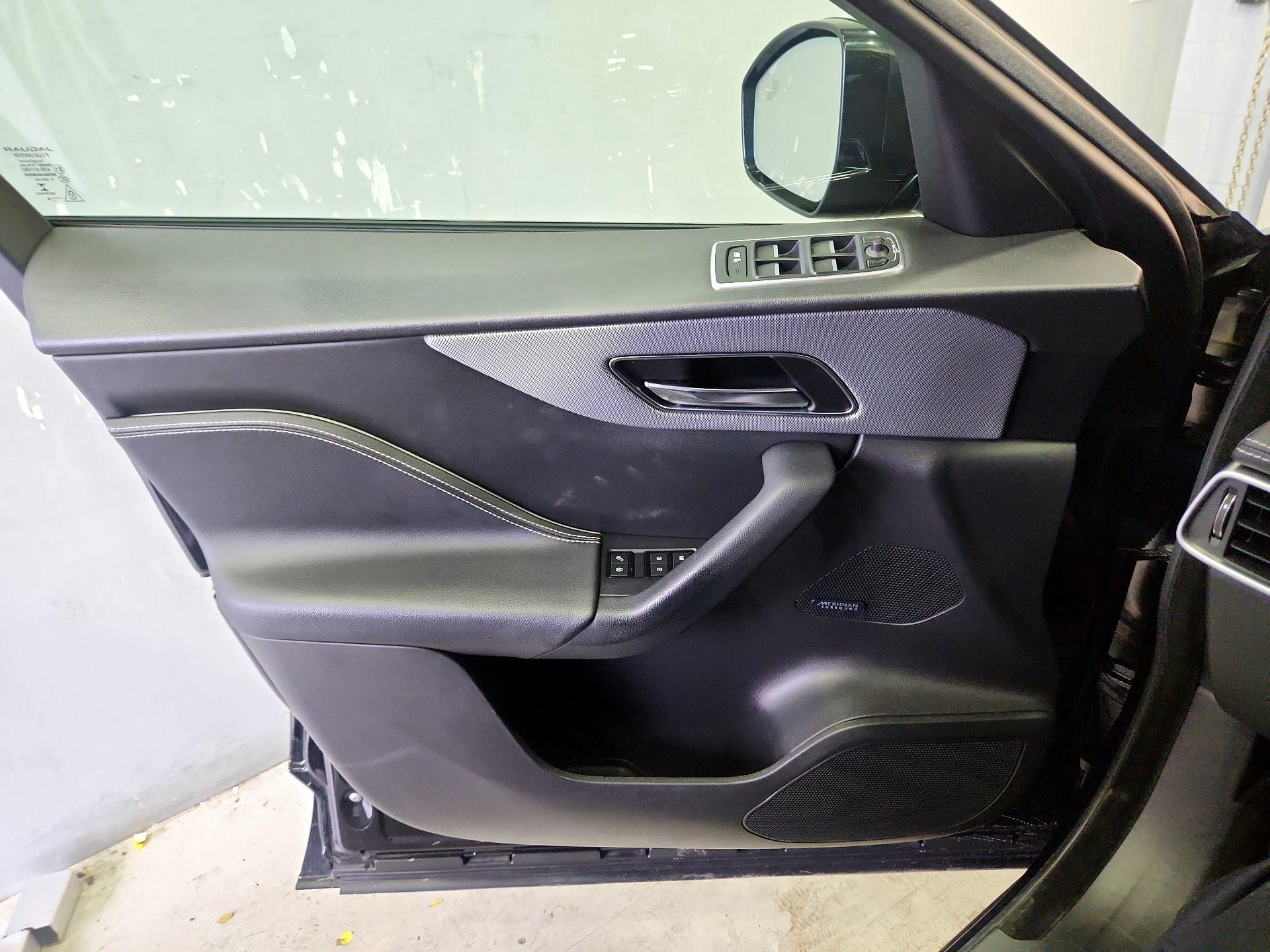 Thumbnail: 2019 Jaguar F-Pace - 12