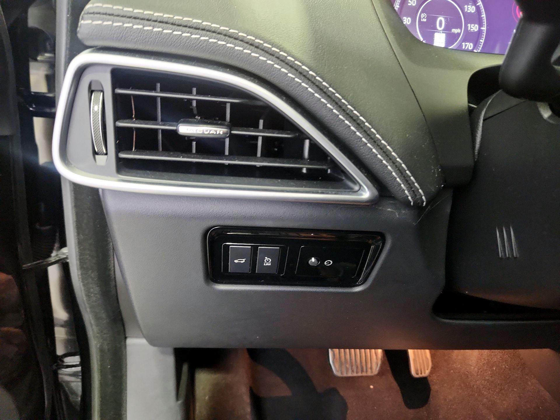 Thumbnail: 2019 Jaguar F-Pace - 13