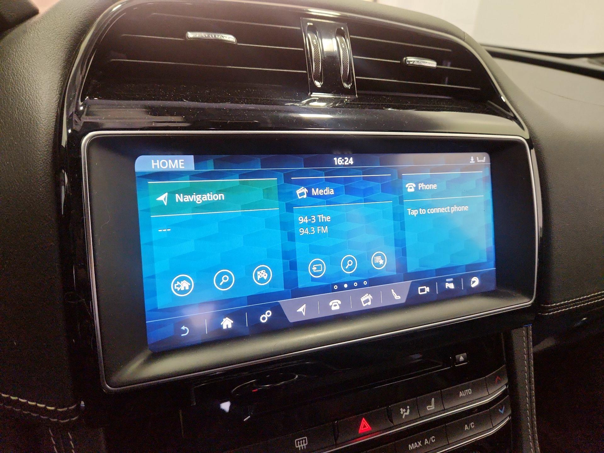 Thumbnail: 2019 Jaguar F-Pace - 16