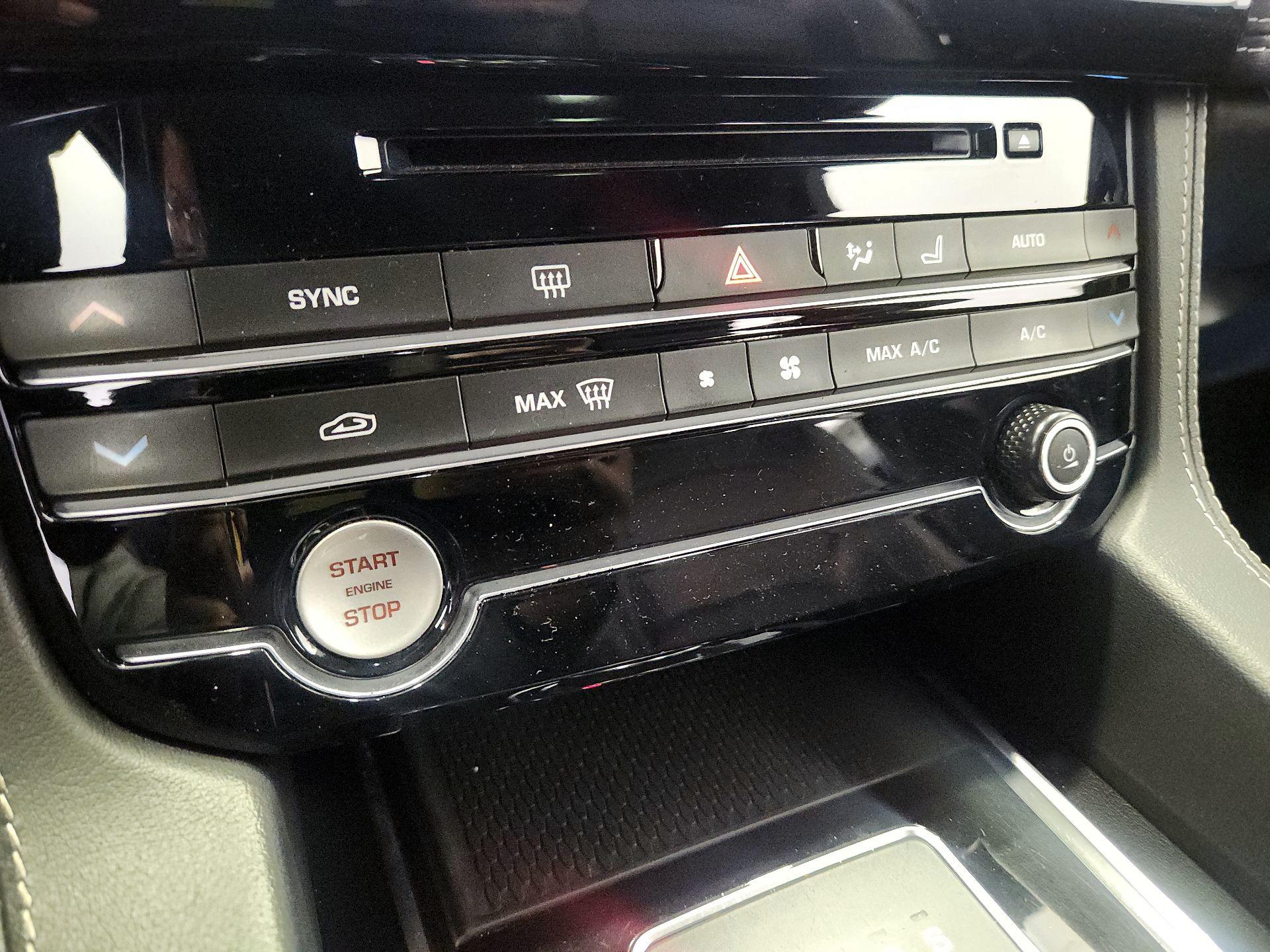 Thumbnail: 2019 Jaguar F-Pace - 17