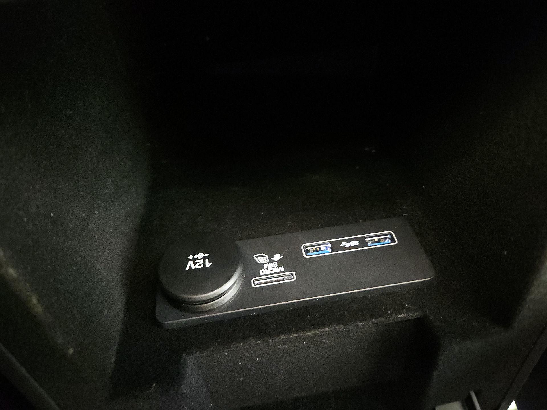 Thumbnail: 2019 Jaguar F-Pace - 19