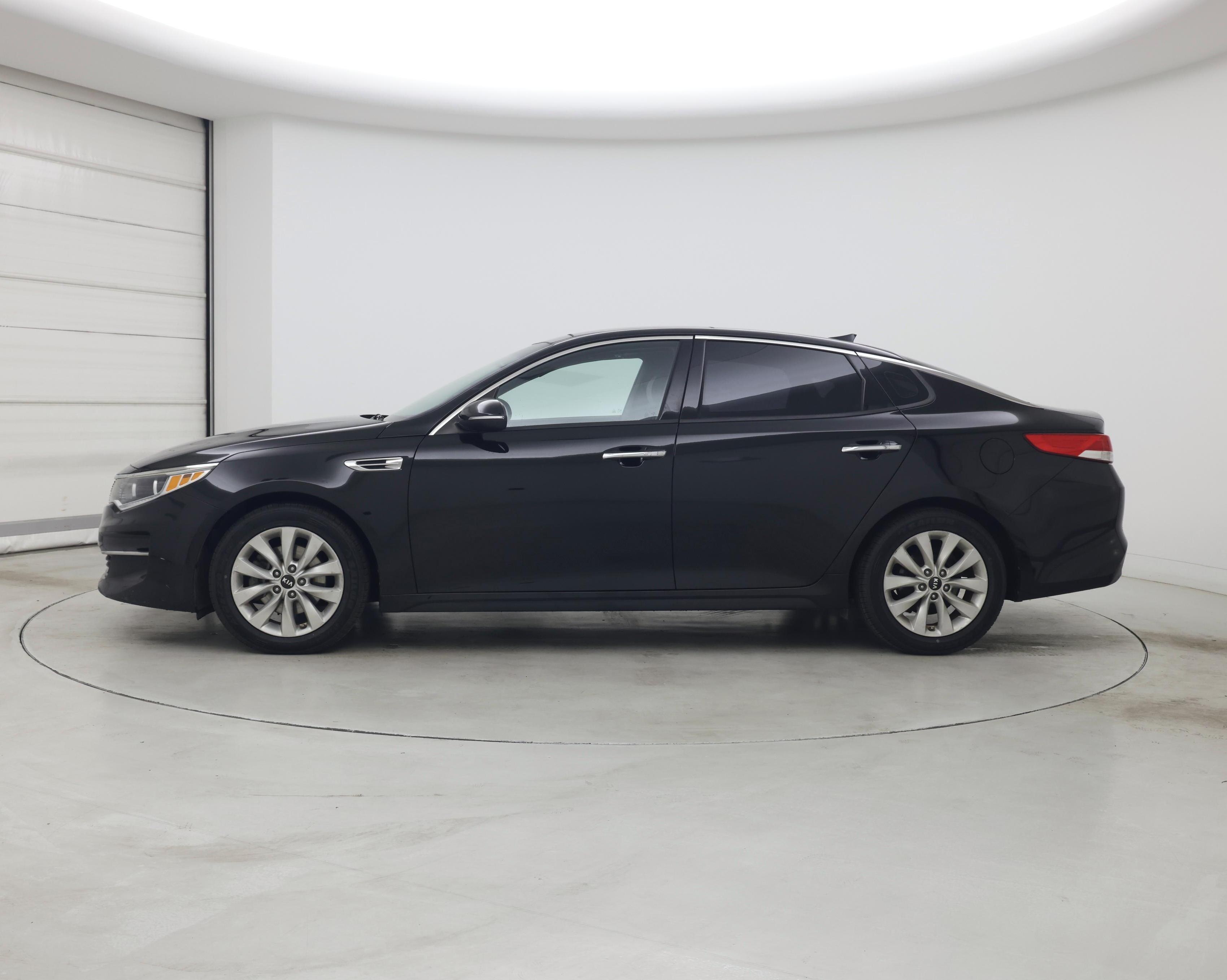 Thumbnail: 2017 Kia Optima - 3