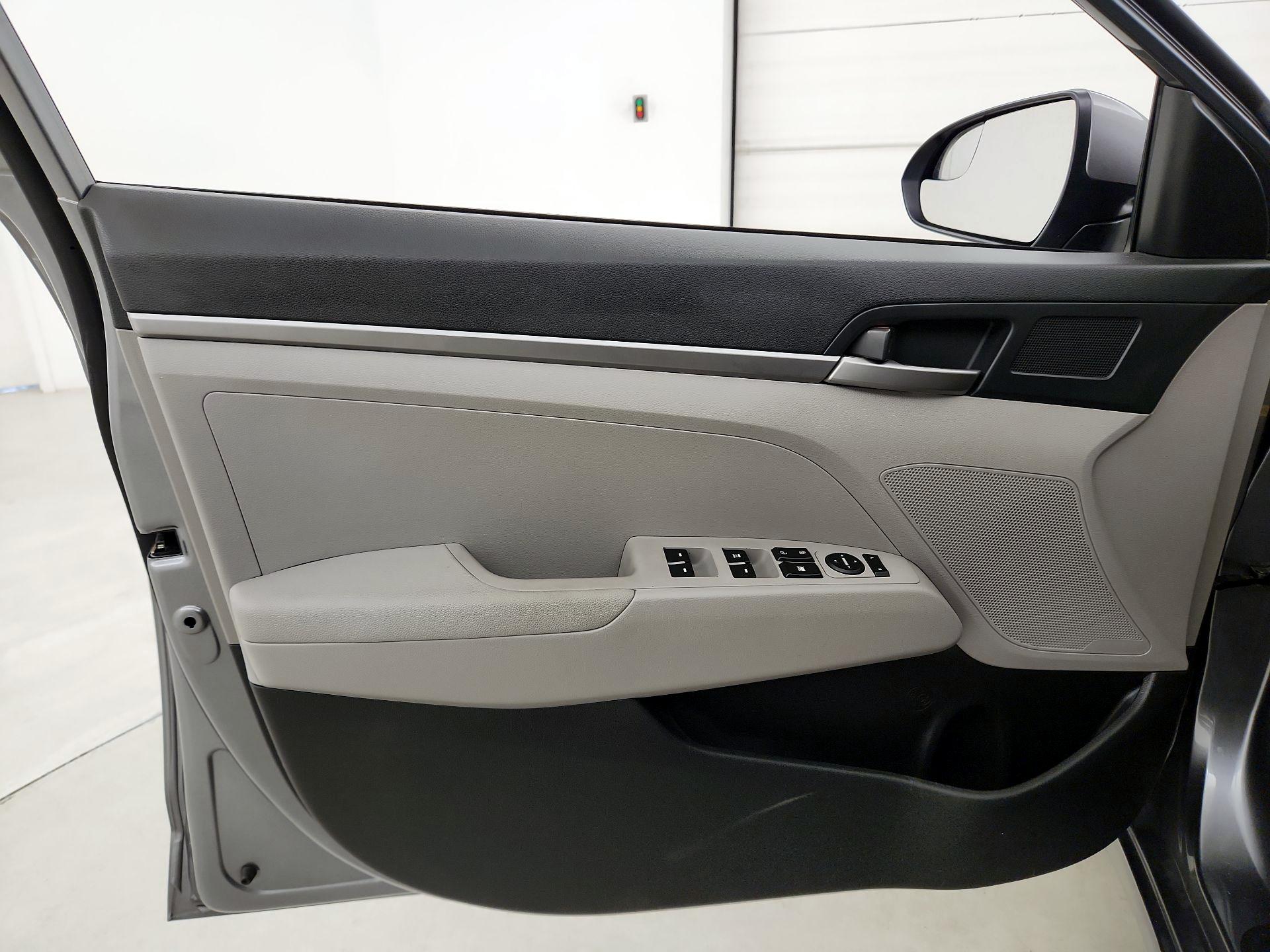 Thumbnail: 2018 Hyundai Elantra - 12