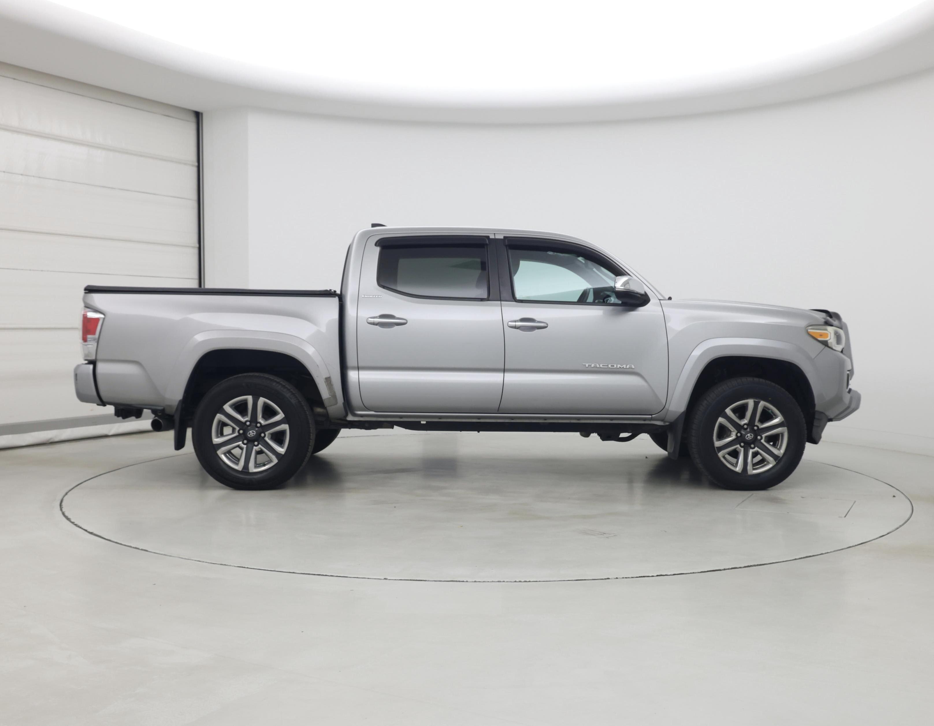 Thumbnail: 2016 Toyota Tacoma - 7
