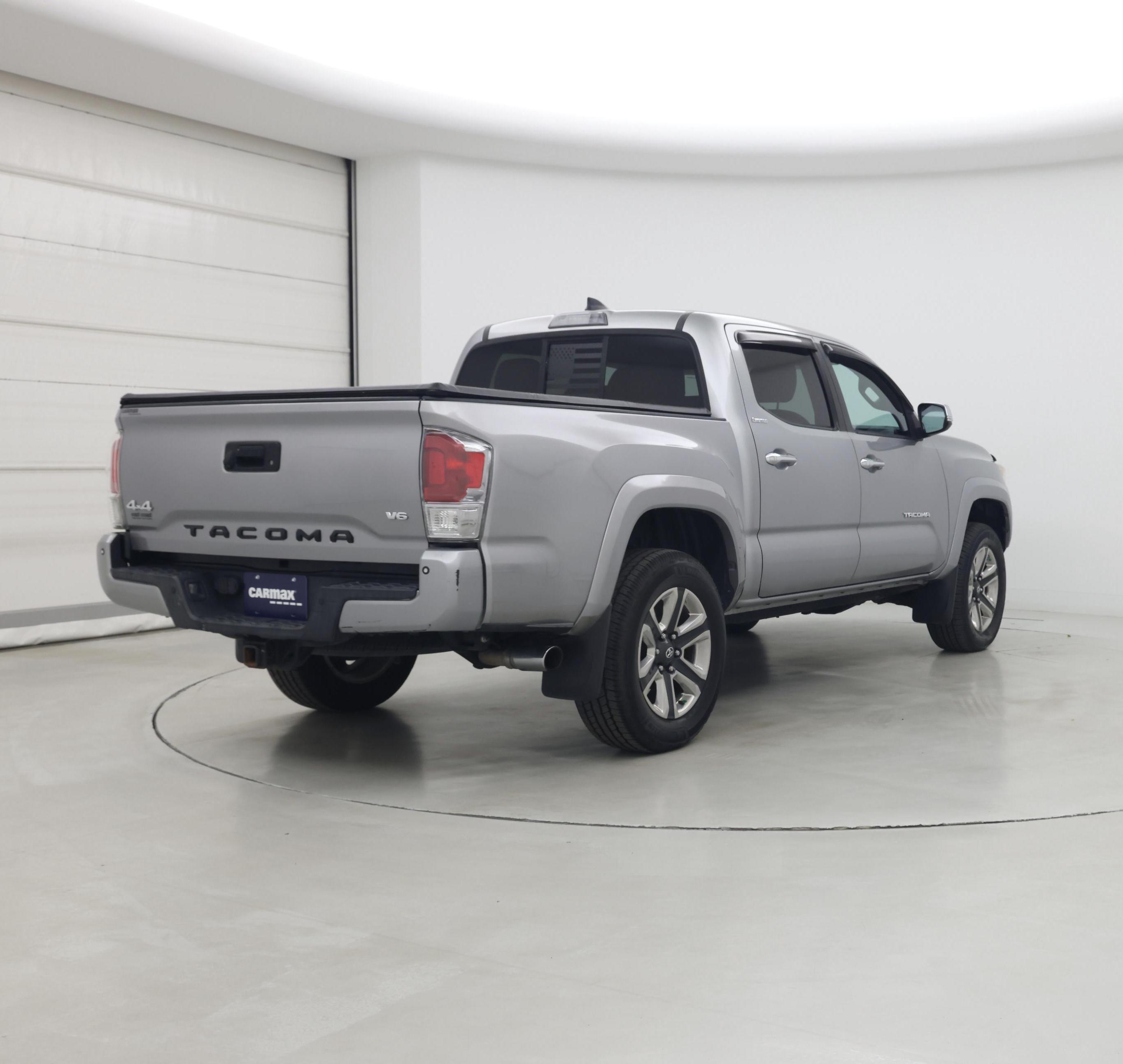 Thumbnail: 2016 Toyota Tacoma - 8