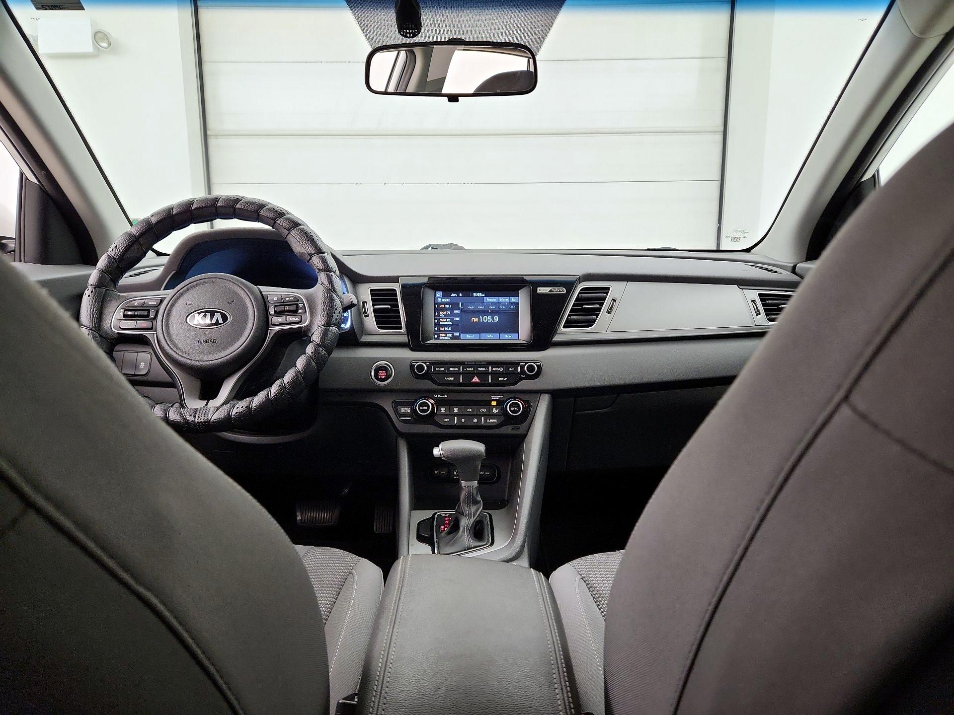 Thumbnail: 2017 Kia Niro - 9