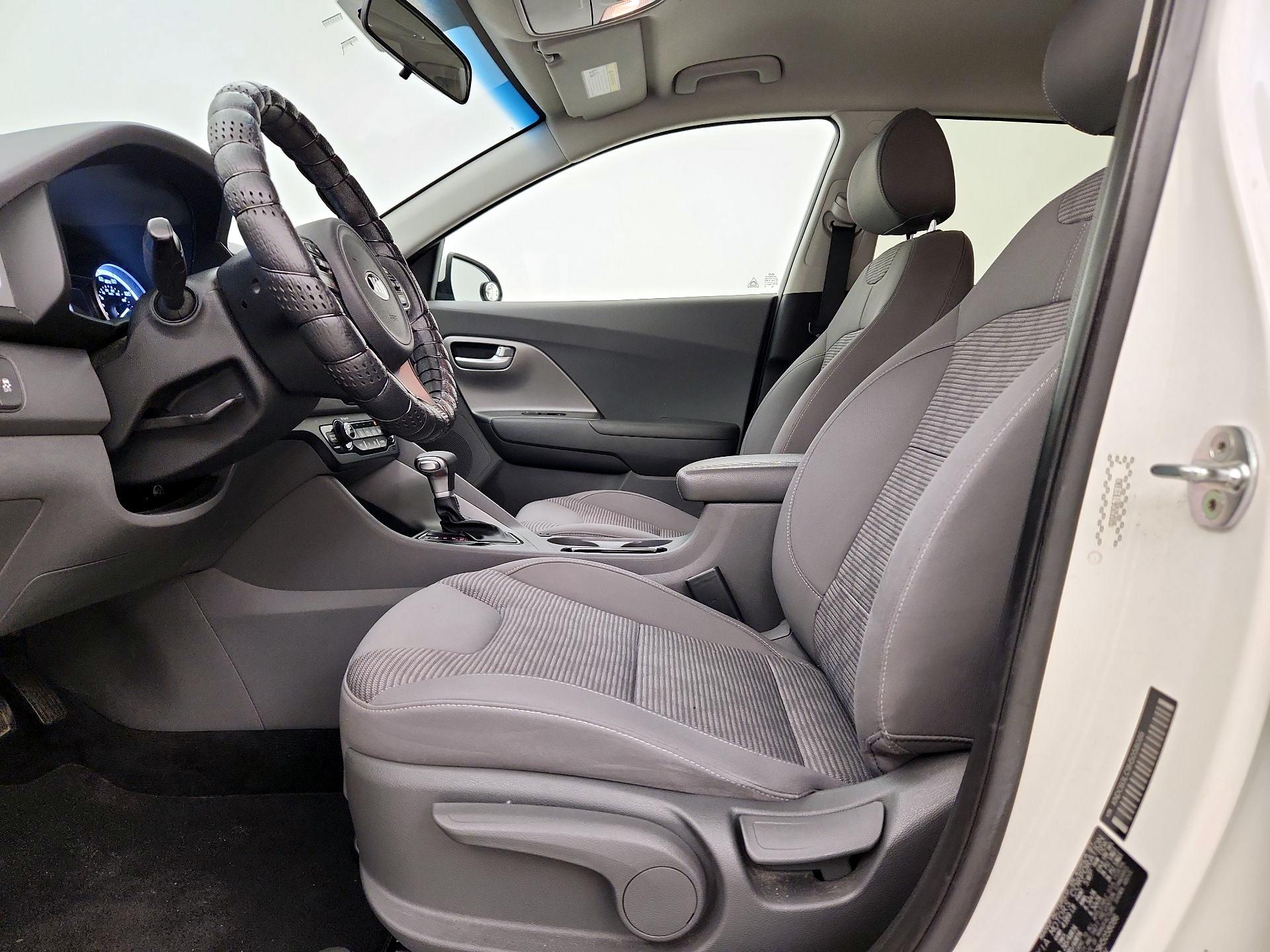 Thumbnail: 2017 Kia Niro - 11