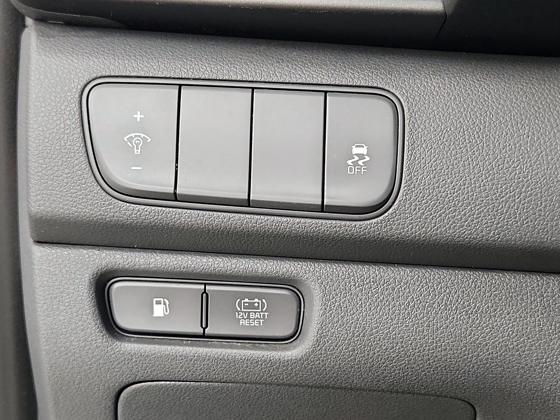 Thumbnail: 2017 Kia Niro - 13