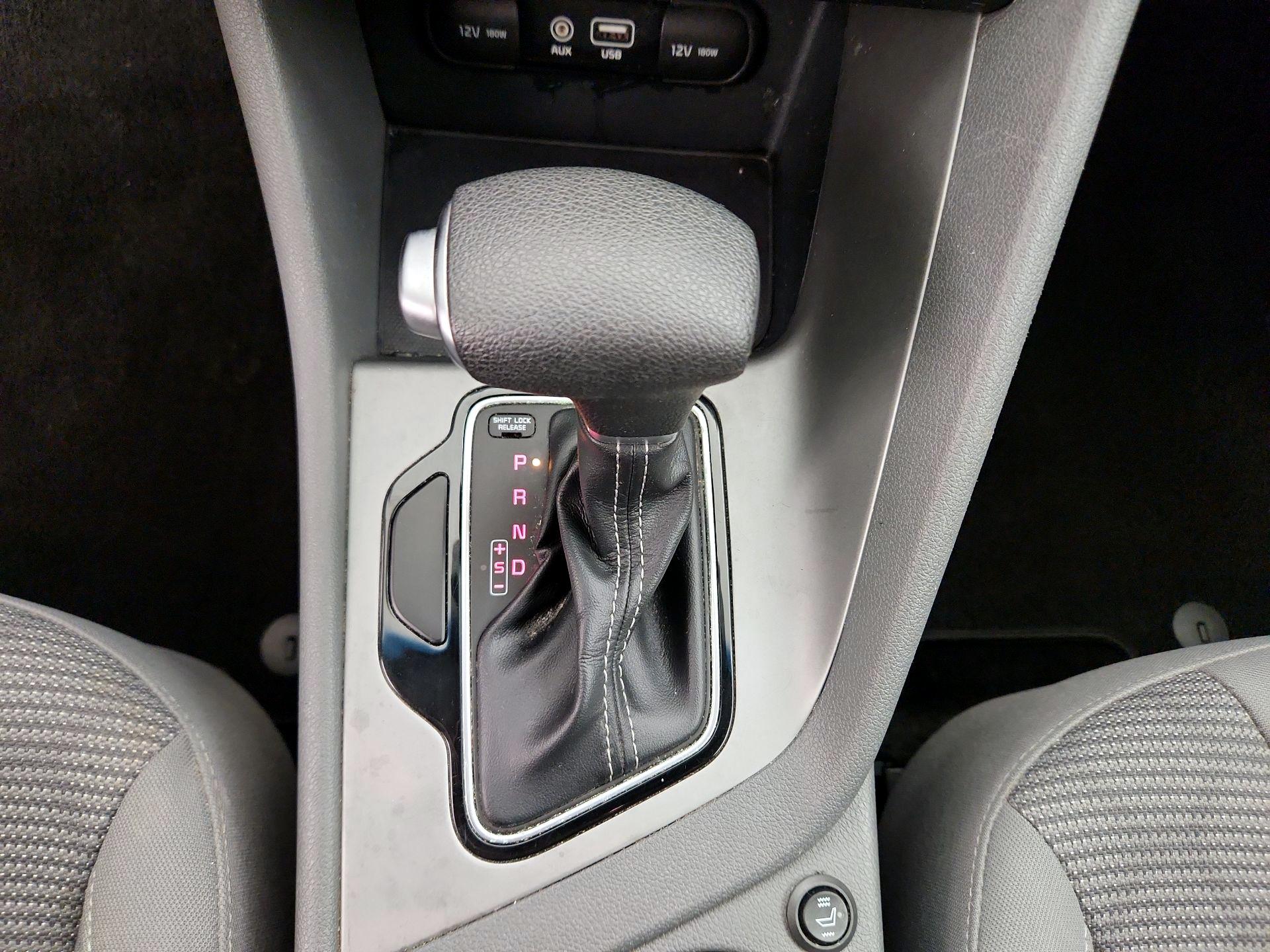 Thumbnail: 2017 Kia Niro - 17