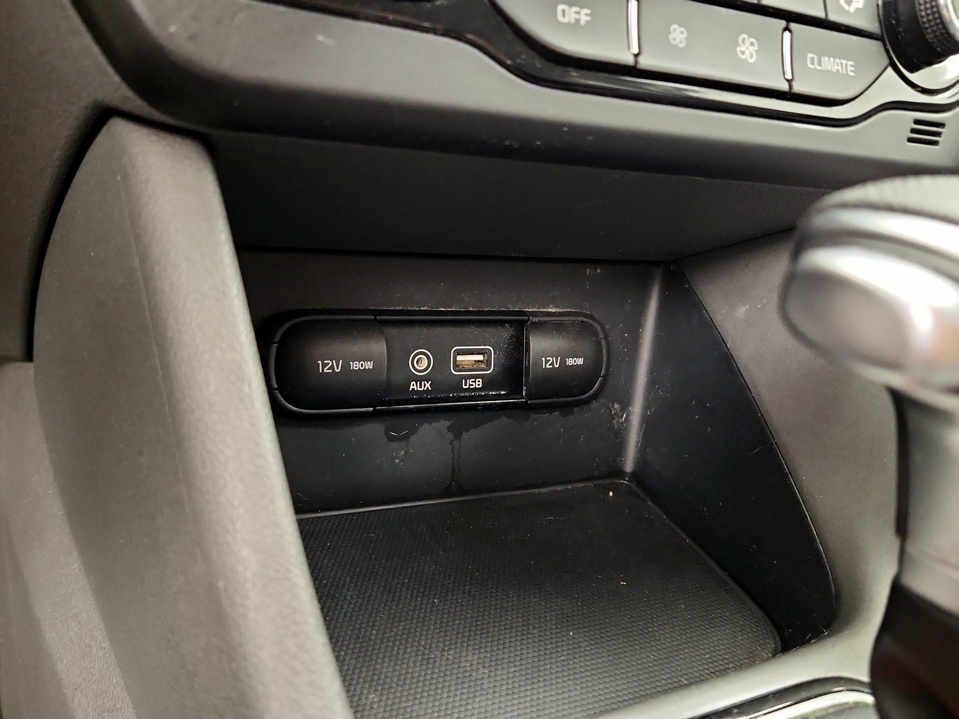 Thumbnail: 2017 Kia Niro - 18