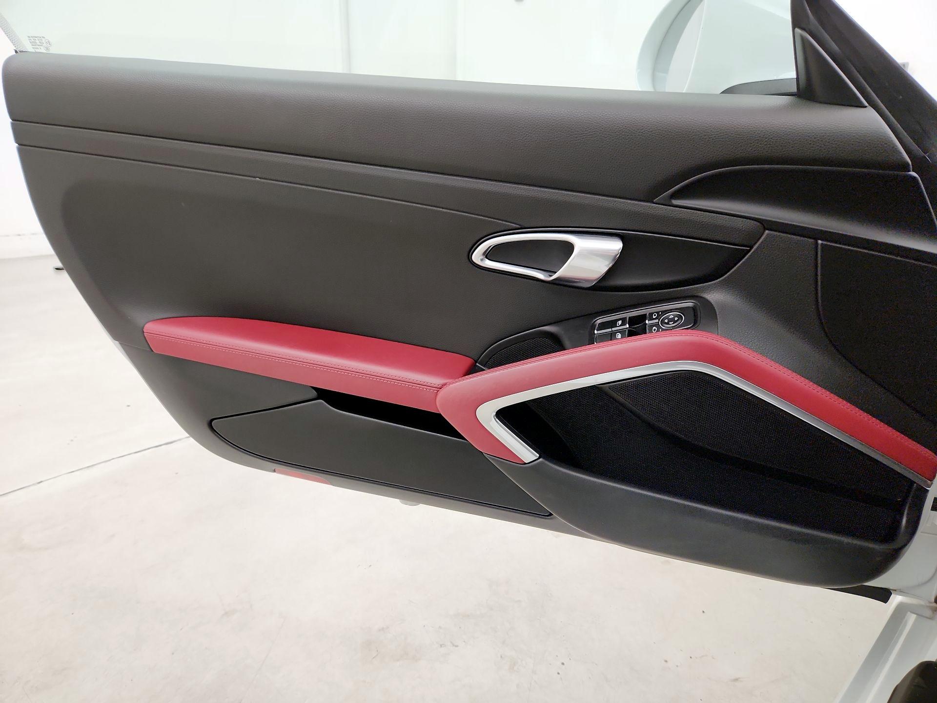 Thumbnail: 2019 Porsche 718 Cayman - 12