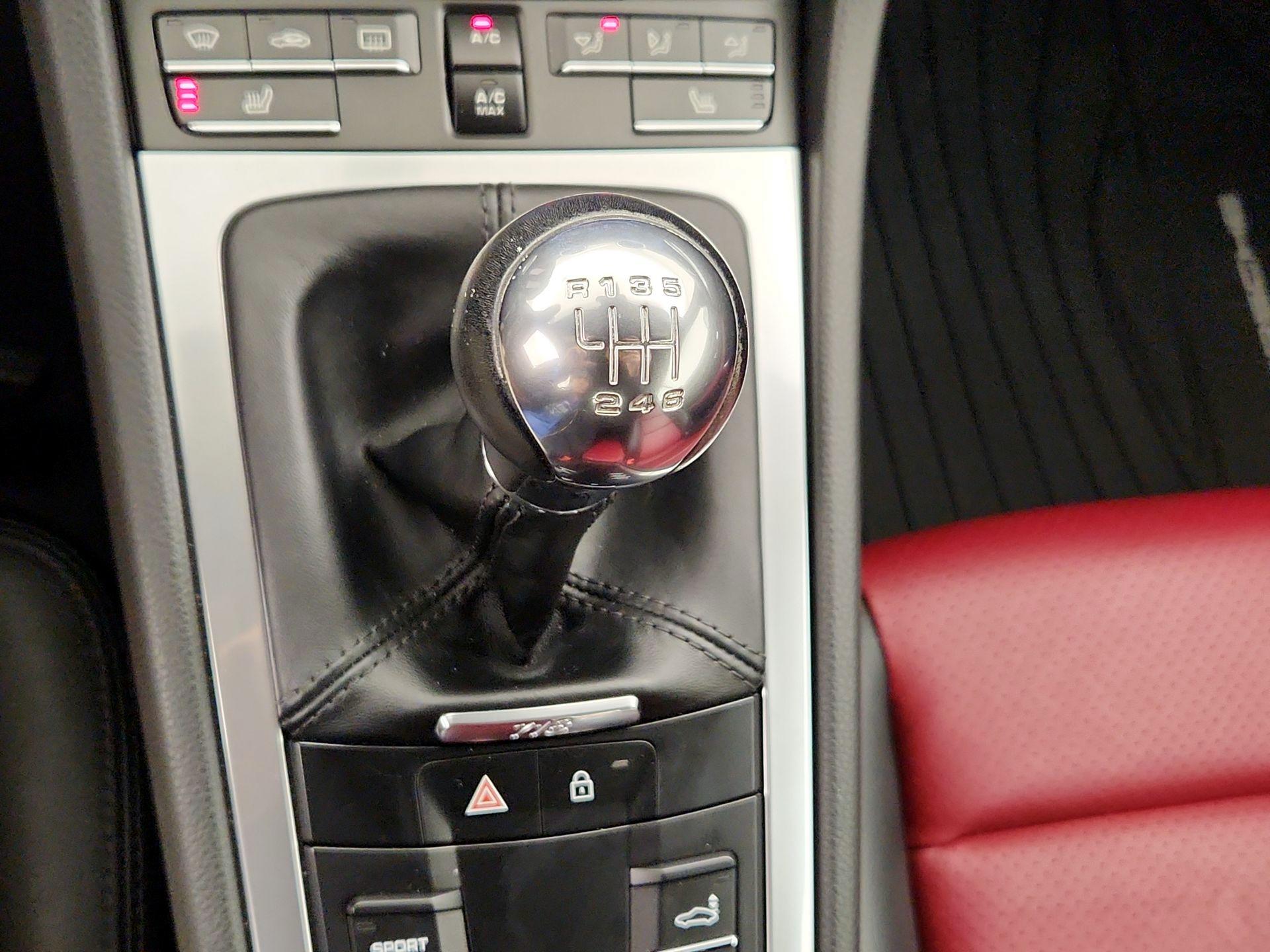 Thumbnail: 2019 Porsche 718 Cayman - 17