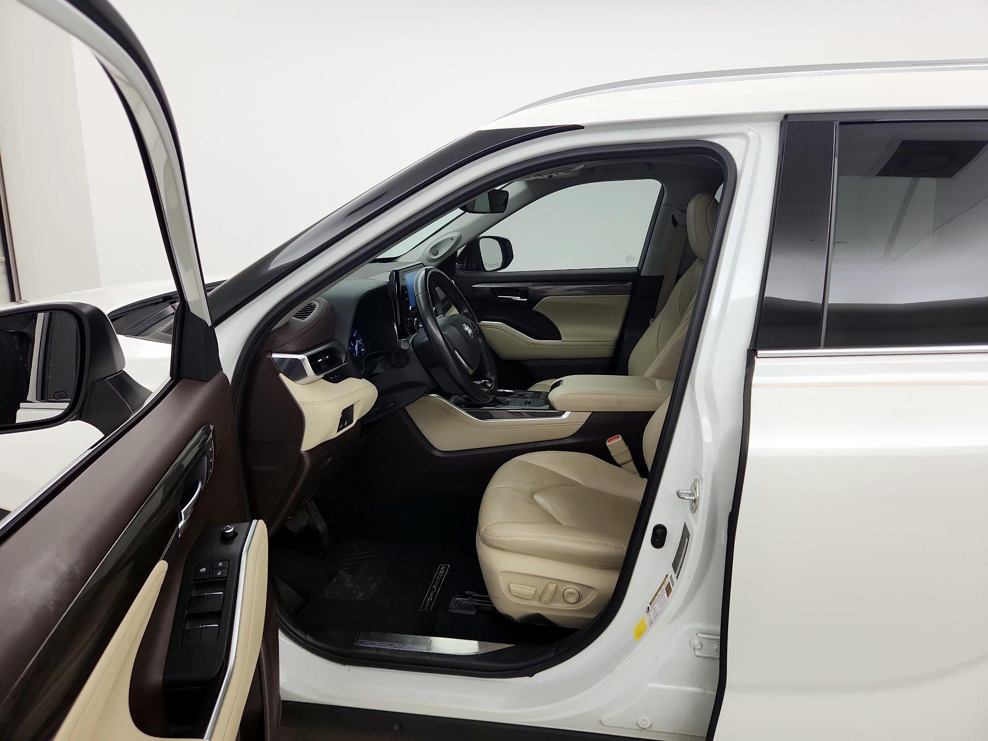 Thumbnail: 2021 Toyota Highlander - 11