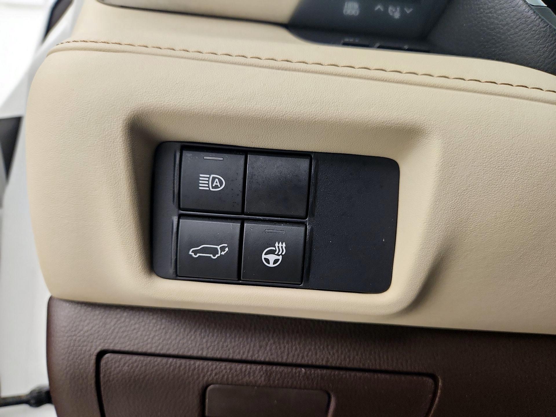 Thumbnail: 2021 Toyota Highlander - 13