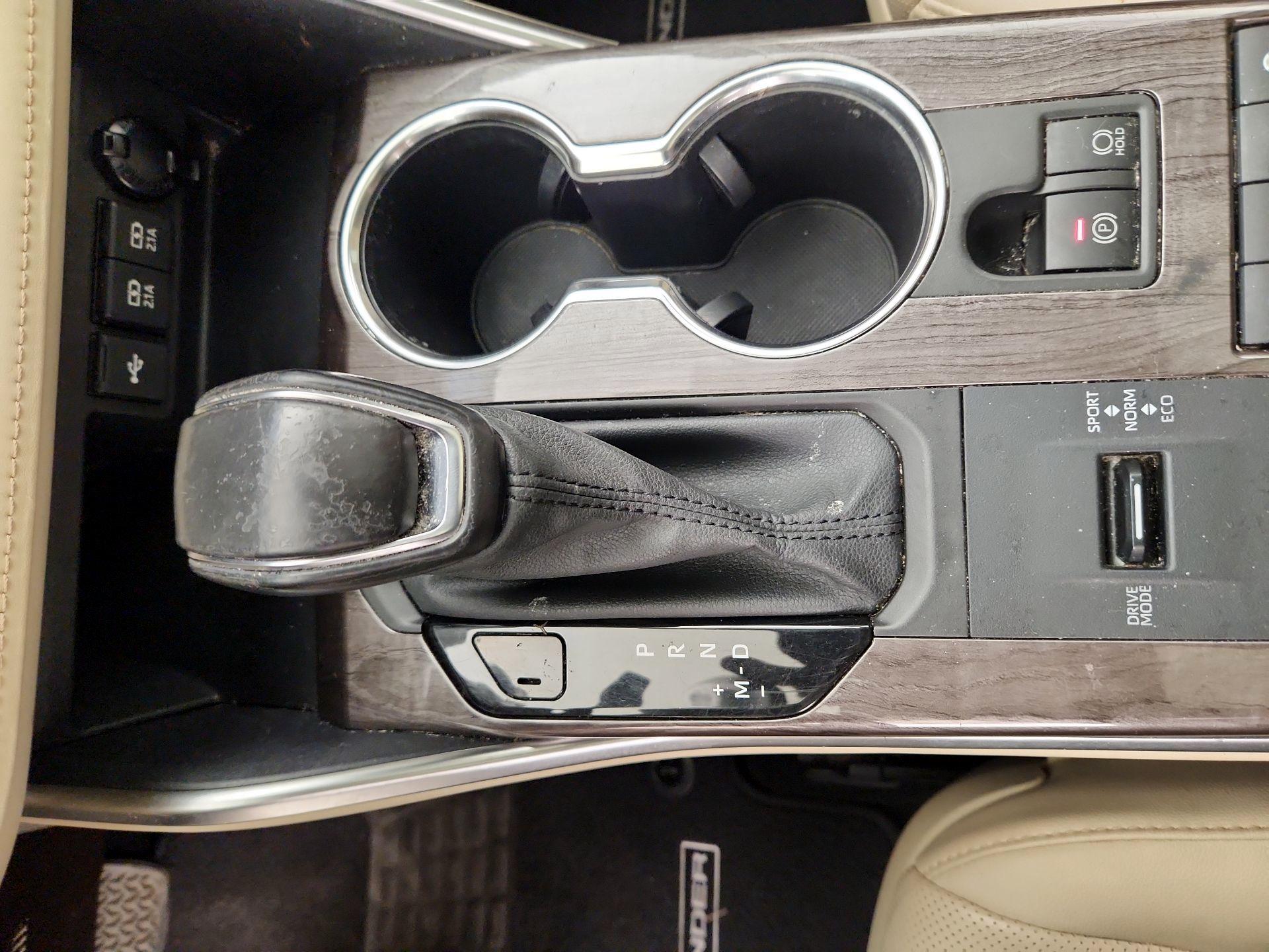 Thumbnail: 2021 Toyota Highlander - 18